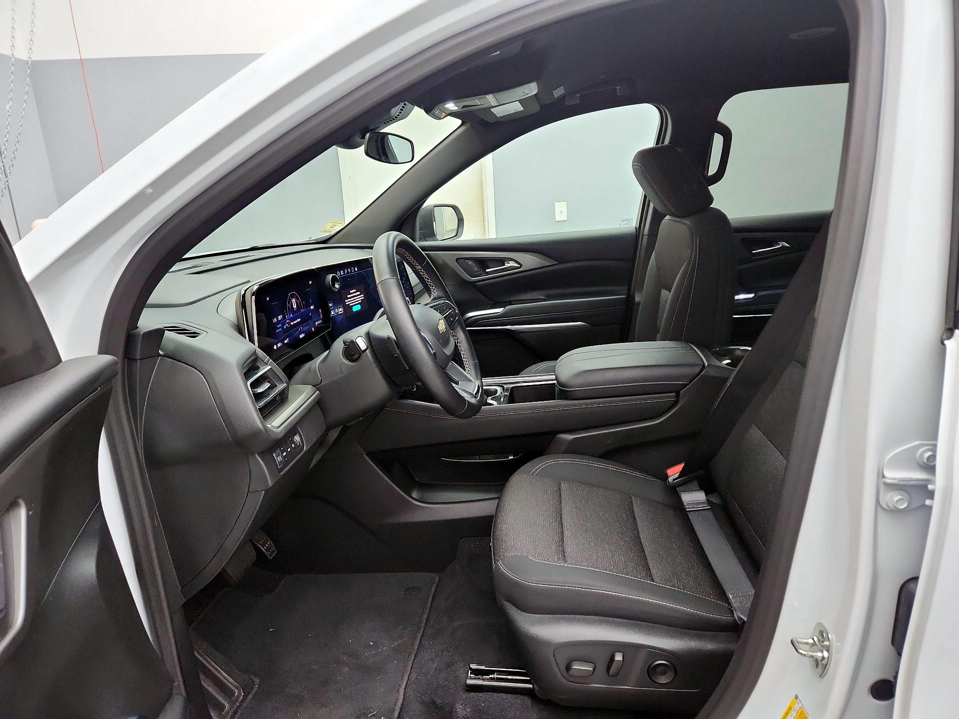 Thumbnail: 2025 Chevrolet Traverse - 11