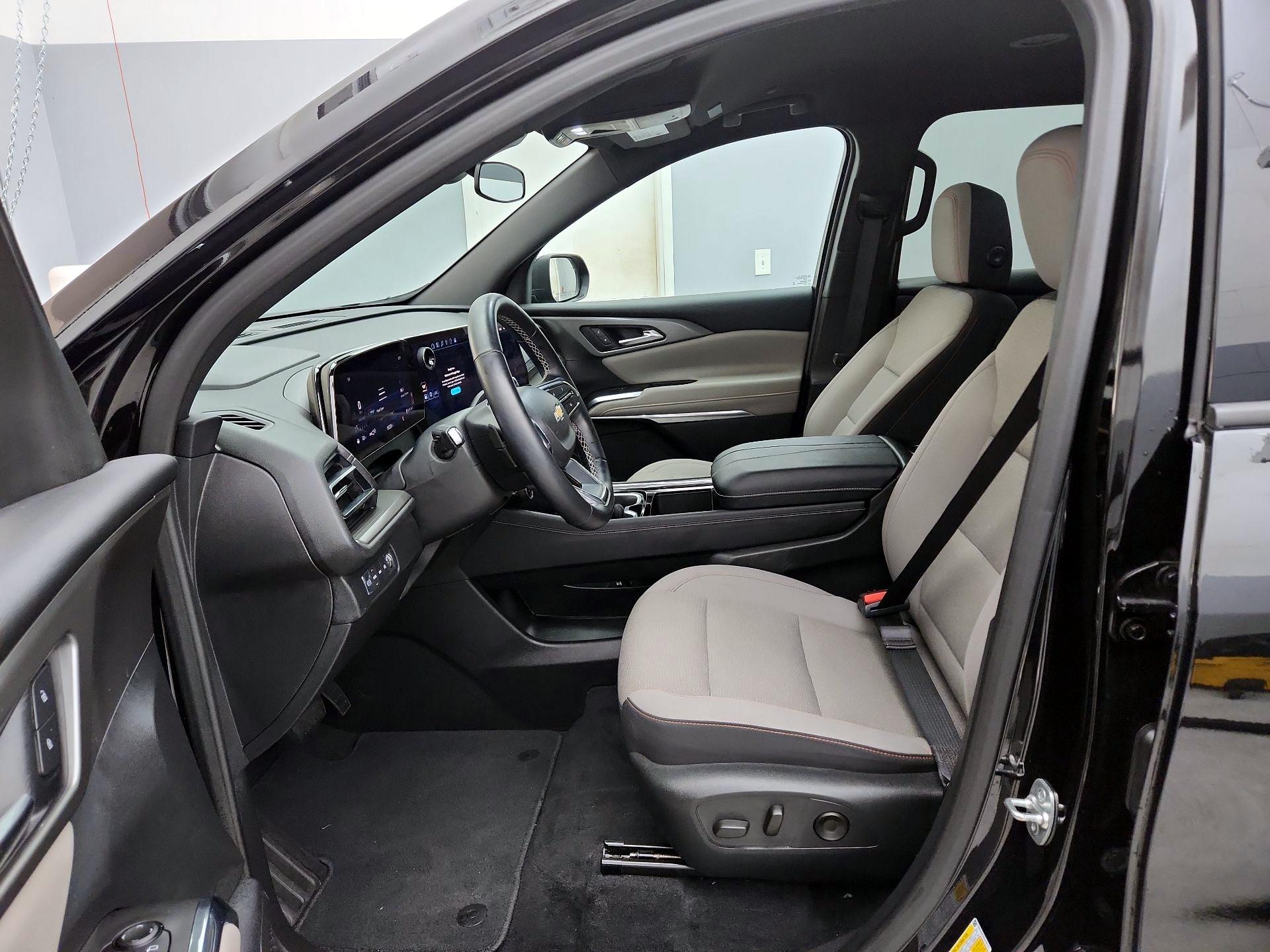 Thumbnail: 2025 Chevrolet Traverse - 11