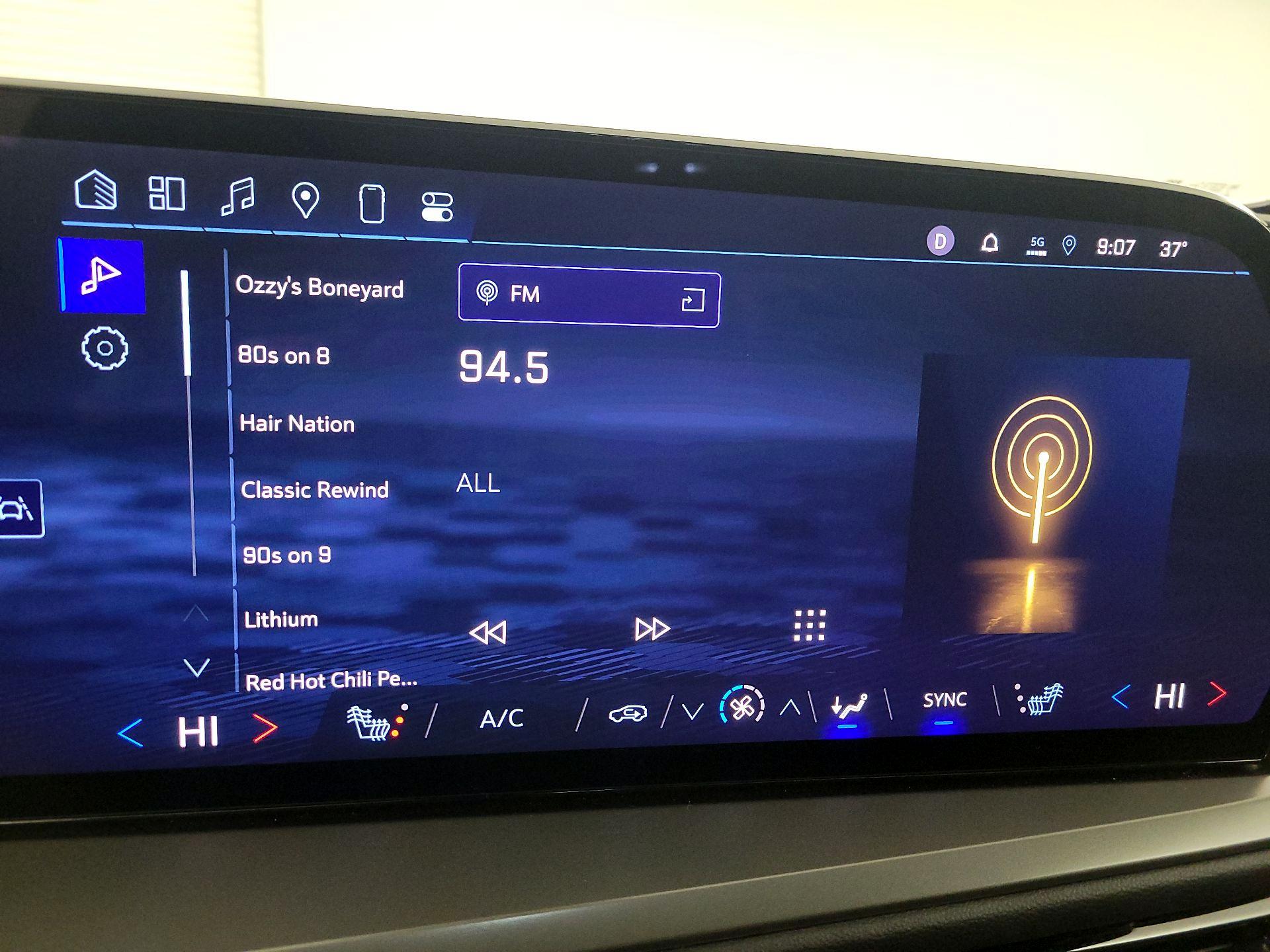 Thumbnail: 2025 Chevrolet Traverse - 16