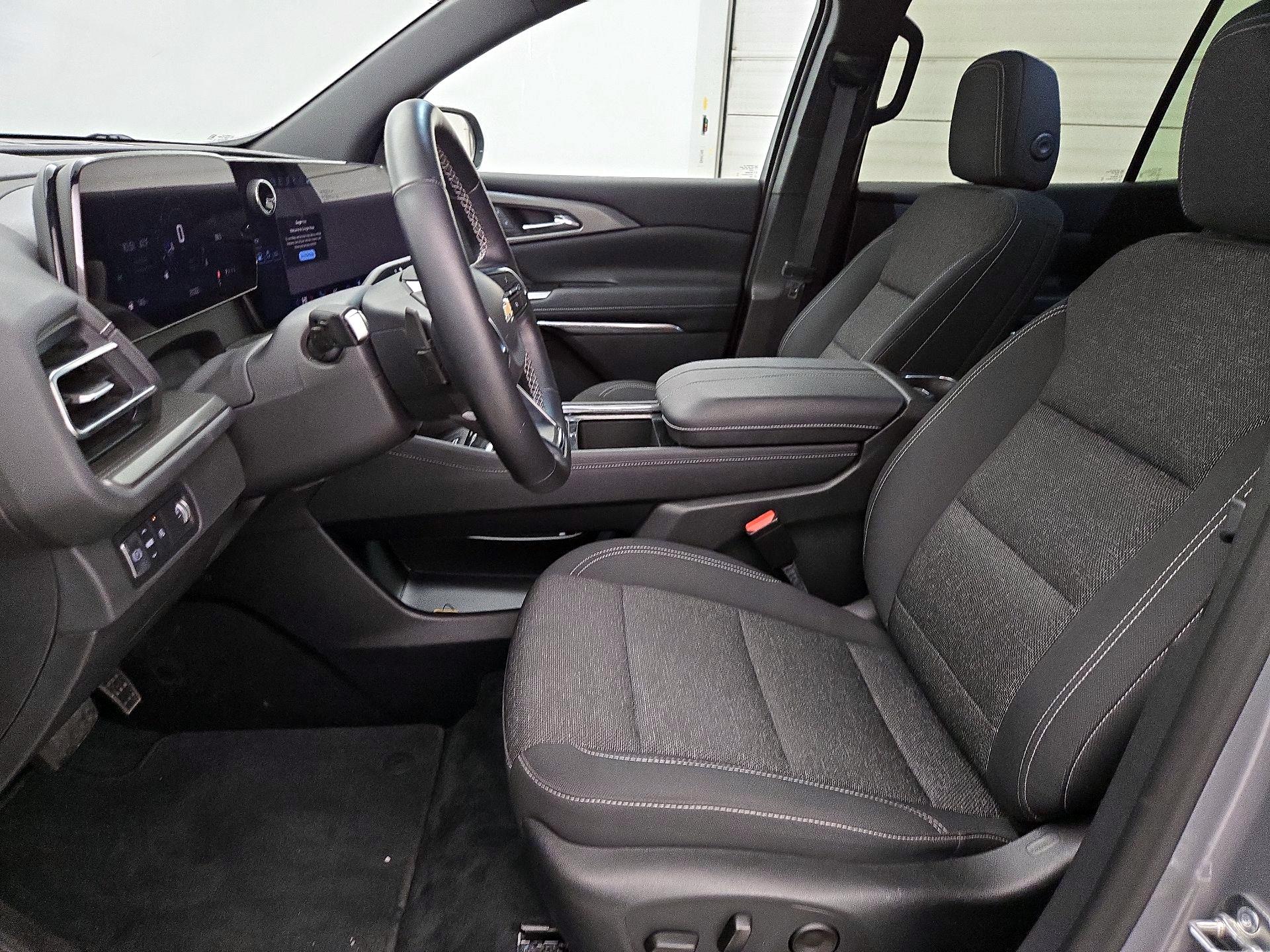 Thumbnail: 2025 Chevrolet Traverse - 11