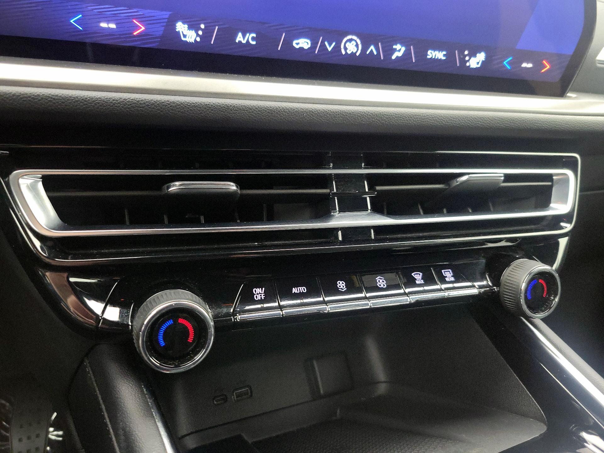 Thumbnail: 2025 Chevrolet Traverse - 17