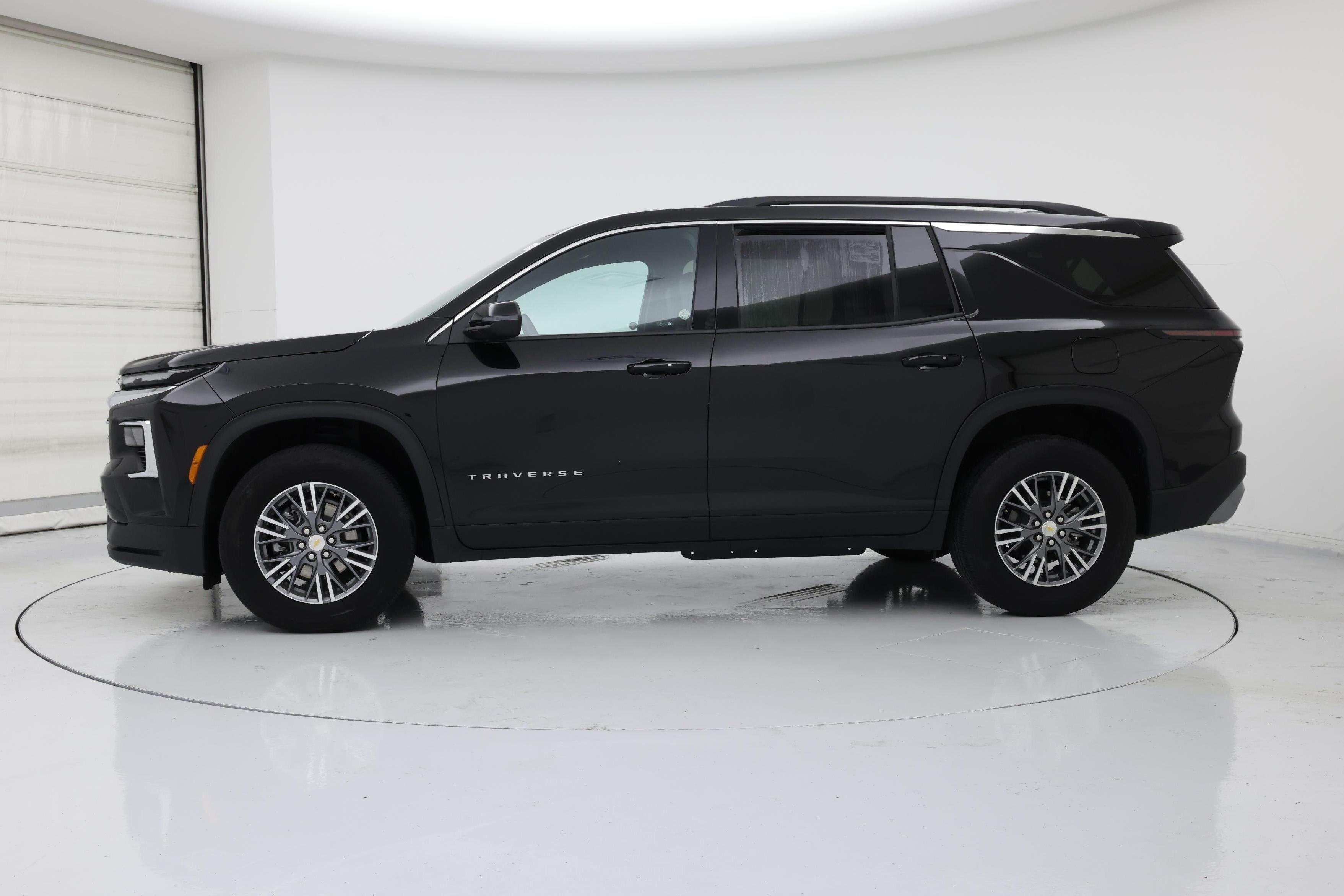 Thumbnail: 2025 Chevrolet Traverse - 3