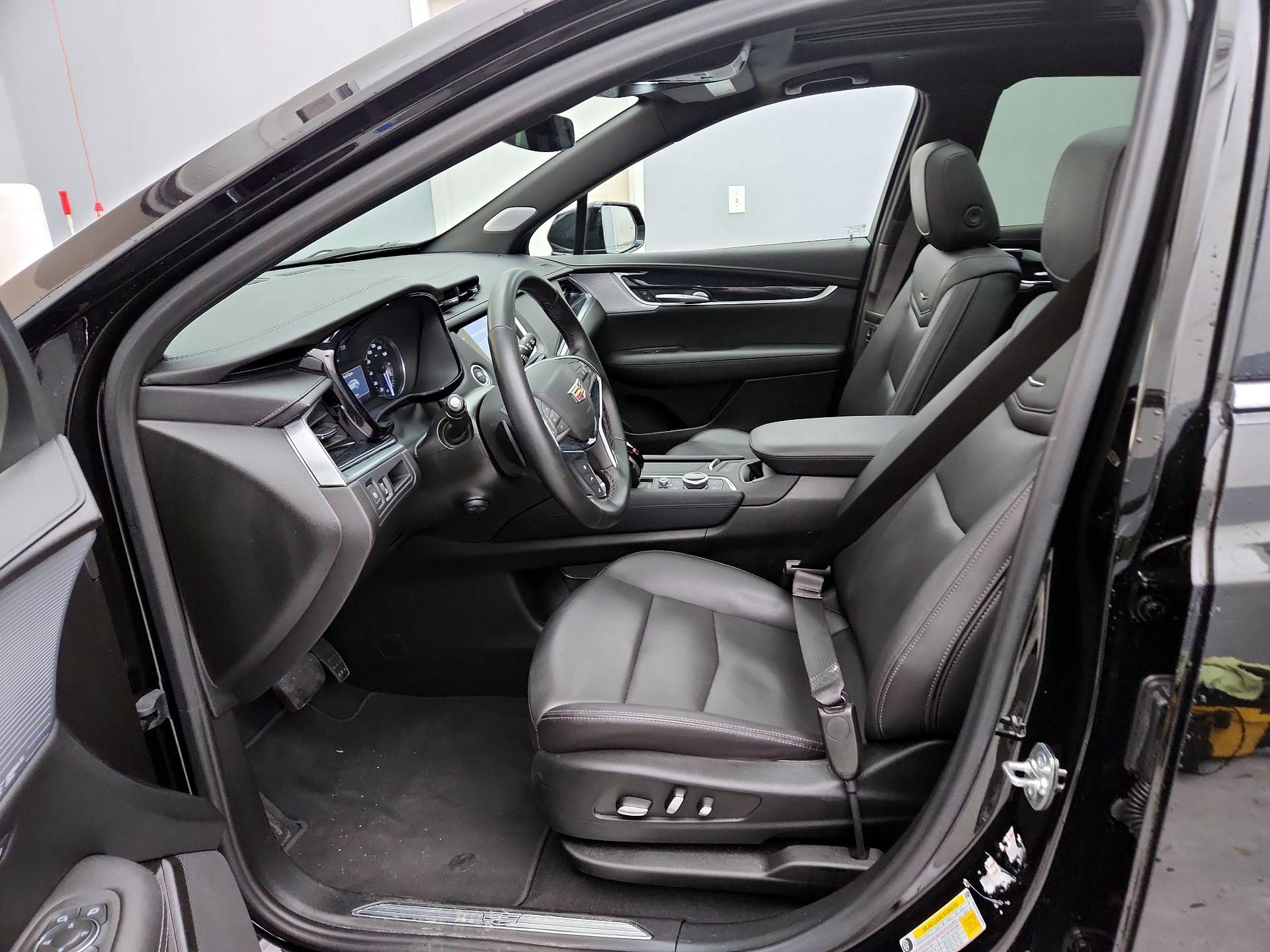 Thumbnail: 2025 Cadillac XT5 - 11