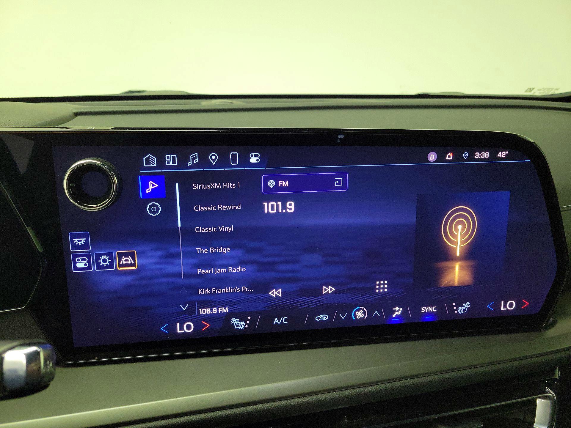 Thumbnail: 2025 Chevrolet Traverse - 15