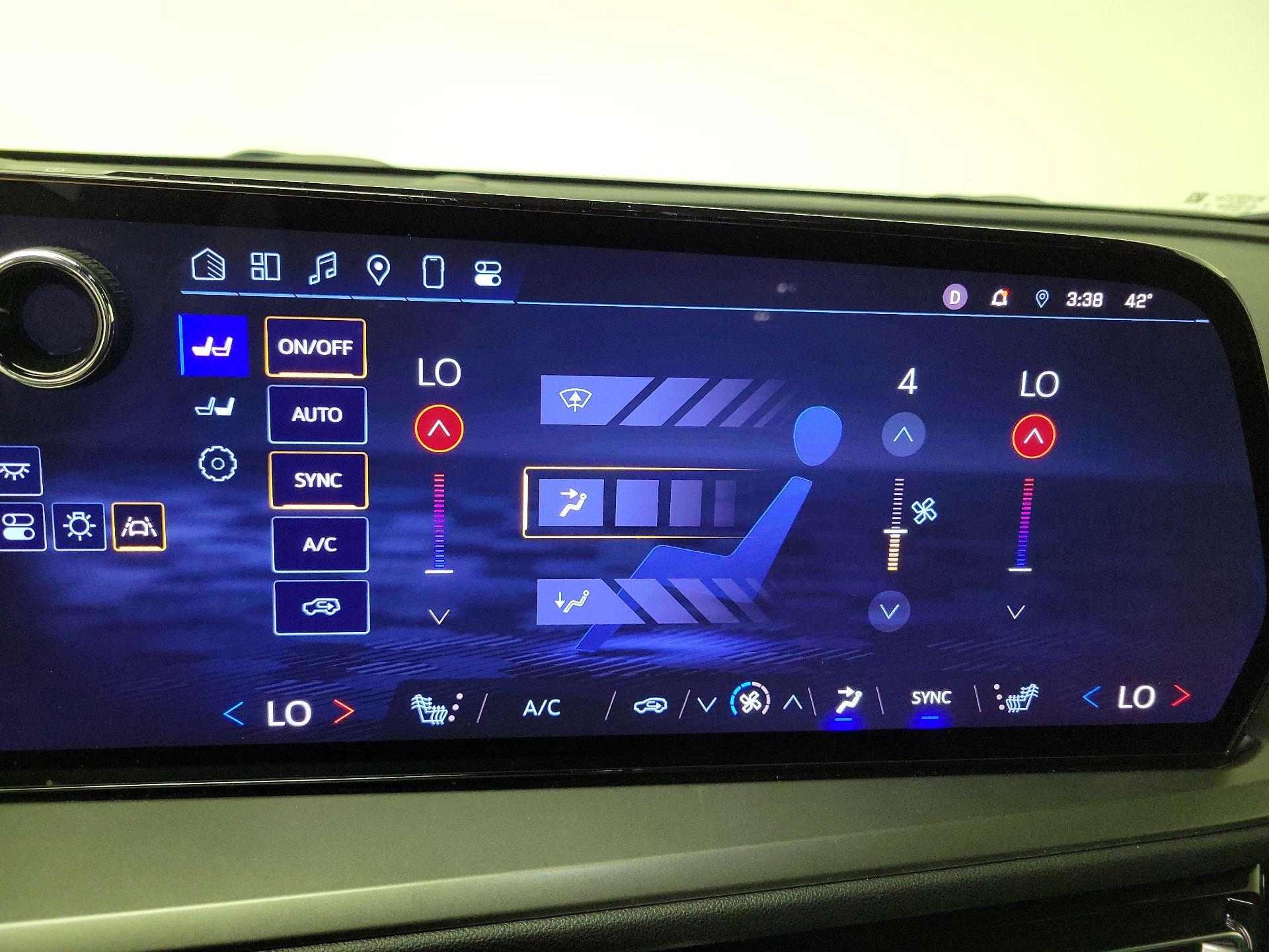 Thumbnail: 2025 Chevrolet Traverse - 16