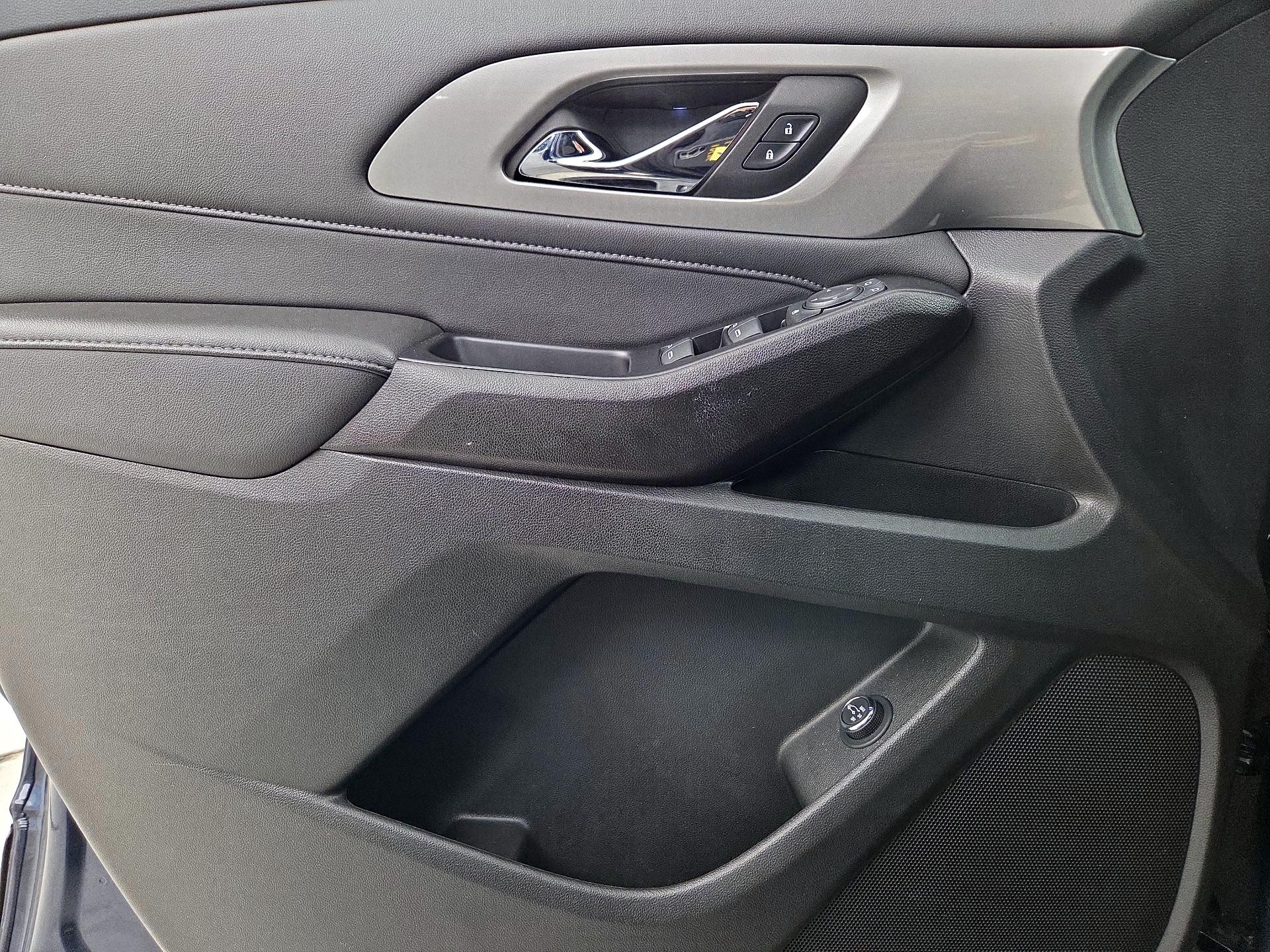 Thumbnail: 2023 Chevrolet Traverse - 12