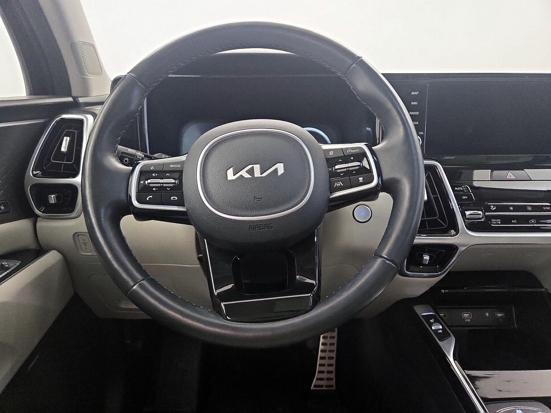 Thumbnail: 2023 Kia Sorento - 10