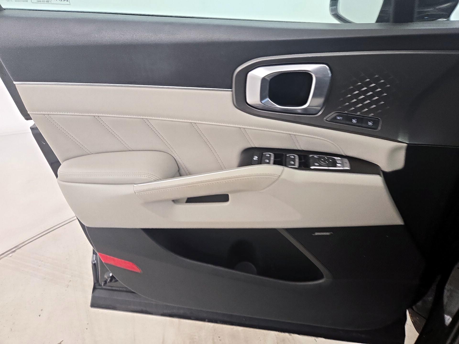 Thumbnail: 2023 Kia Sorento - 12