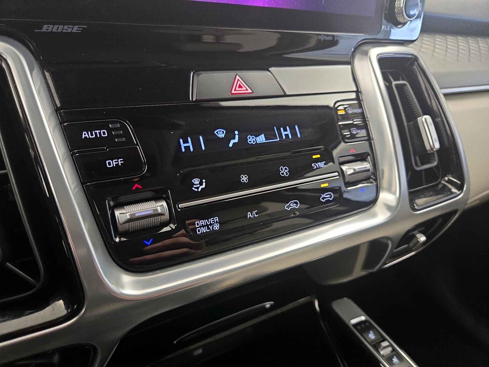 Thumbnail: 2023 Kia Sorento - 17