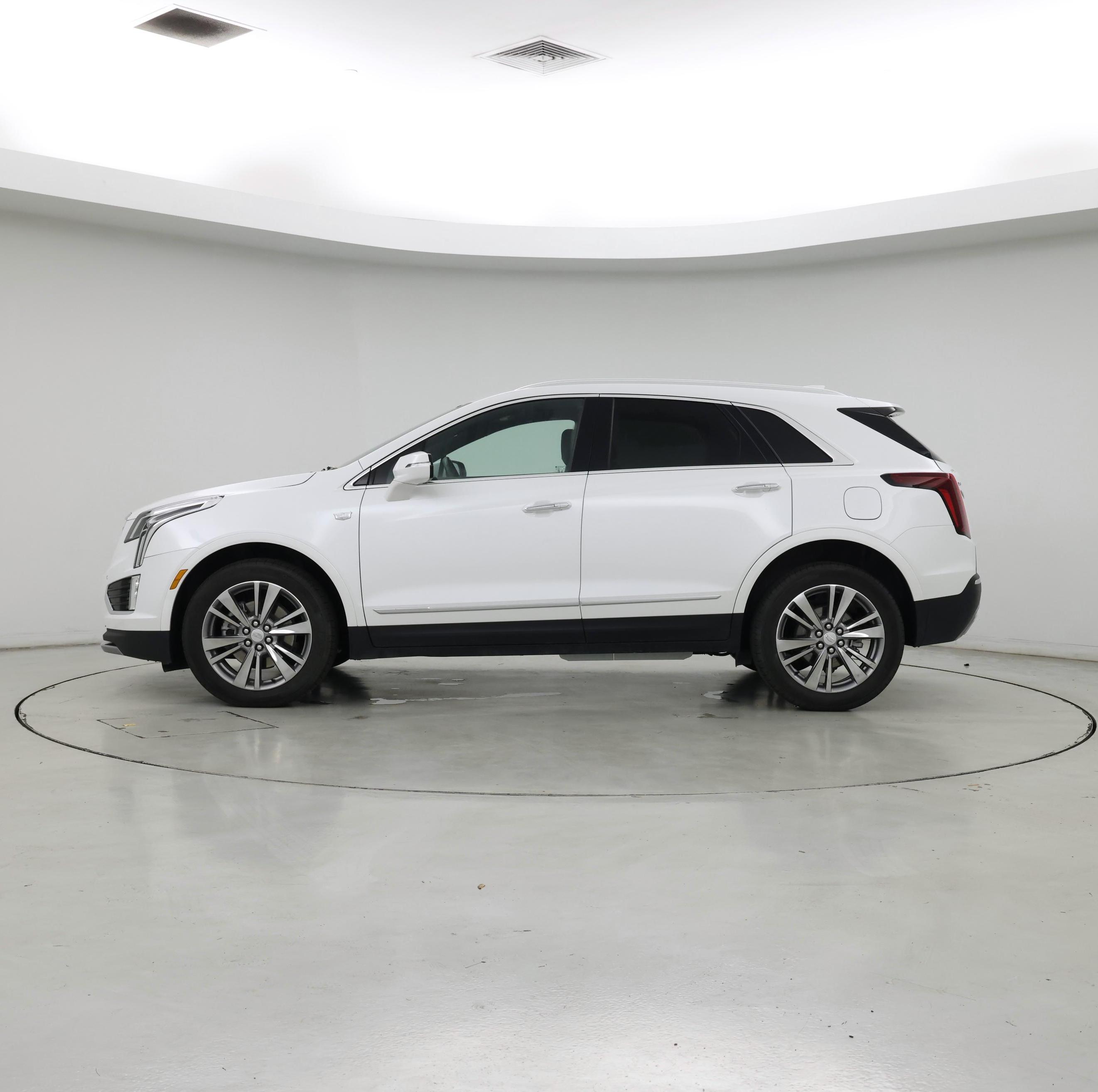 Thumbnail: 2025 Cadillac XT5 - 3