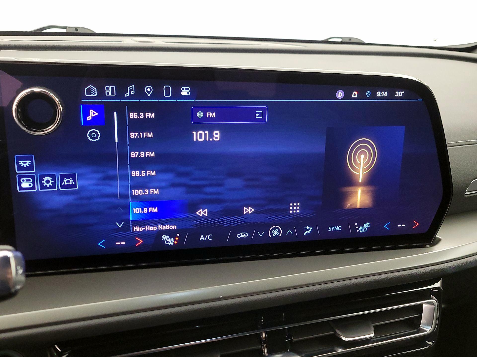 Thumbnail: 2025 Chevrolet Traverse - 16