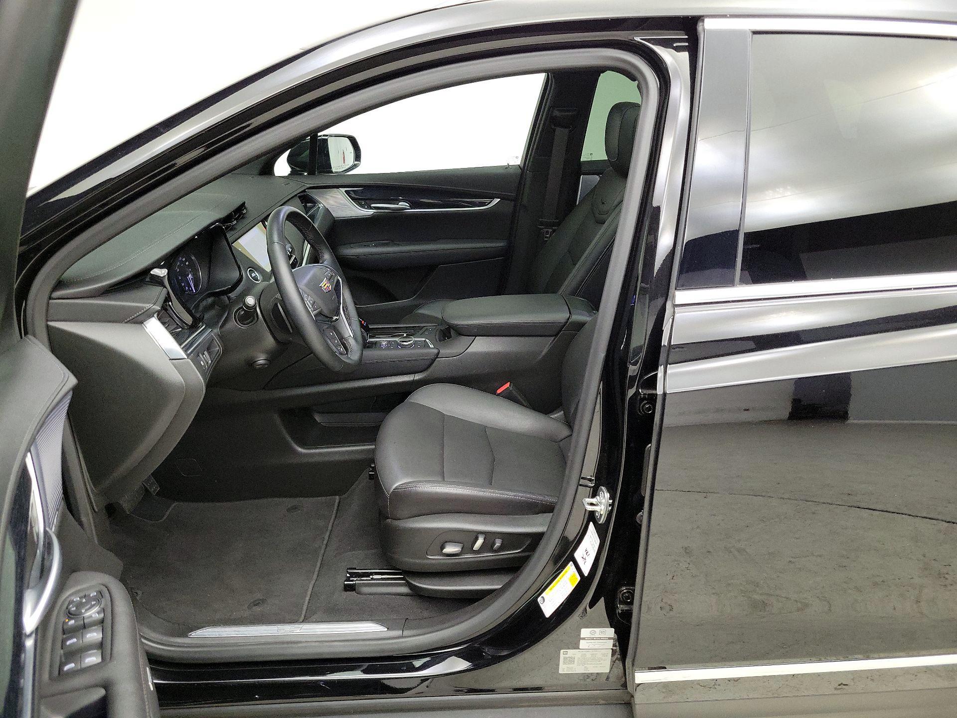 Thumbnail: 2025 Cadillac XT5 - 11