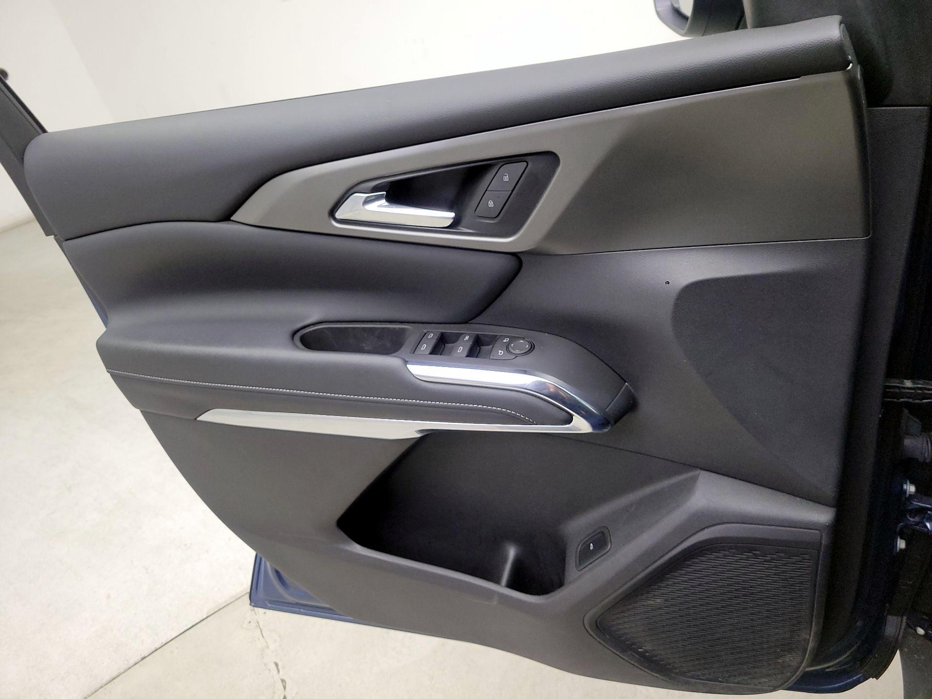 Thumbnail: 2025 Chevrolet Traverse - 12