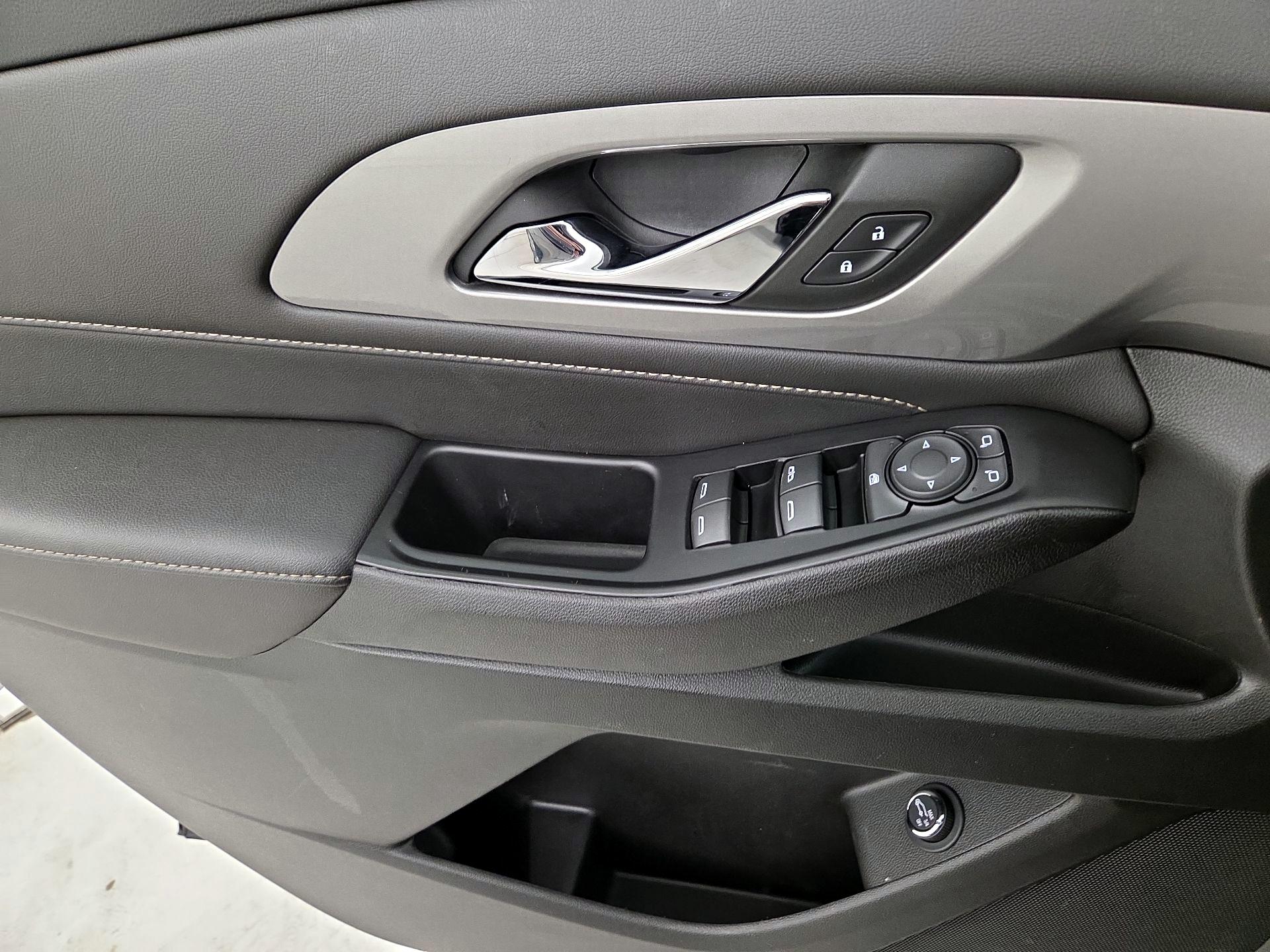 Thumbnail: 2023 Chevrolet Traverse - 12