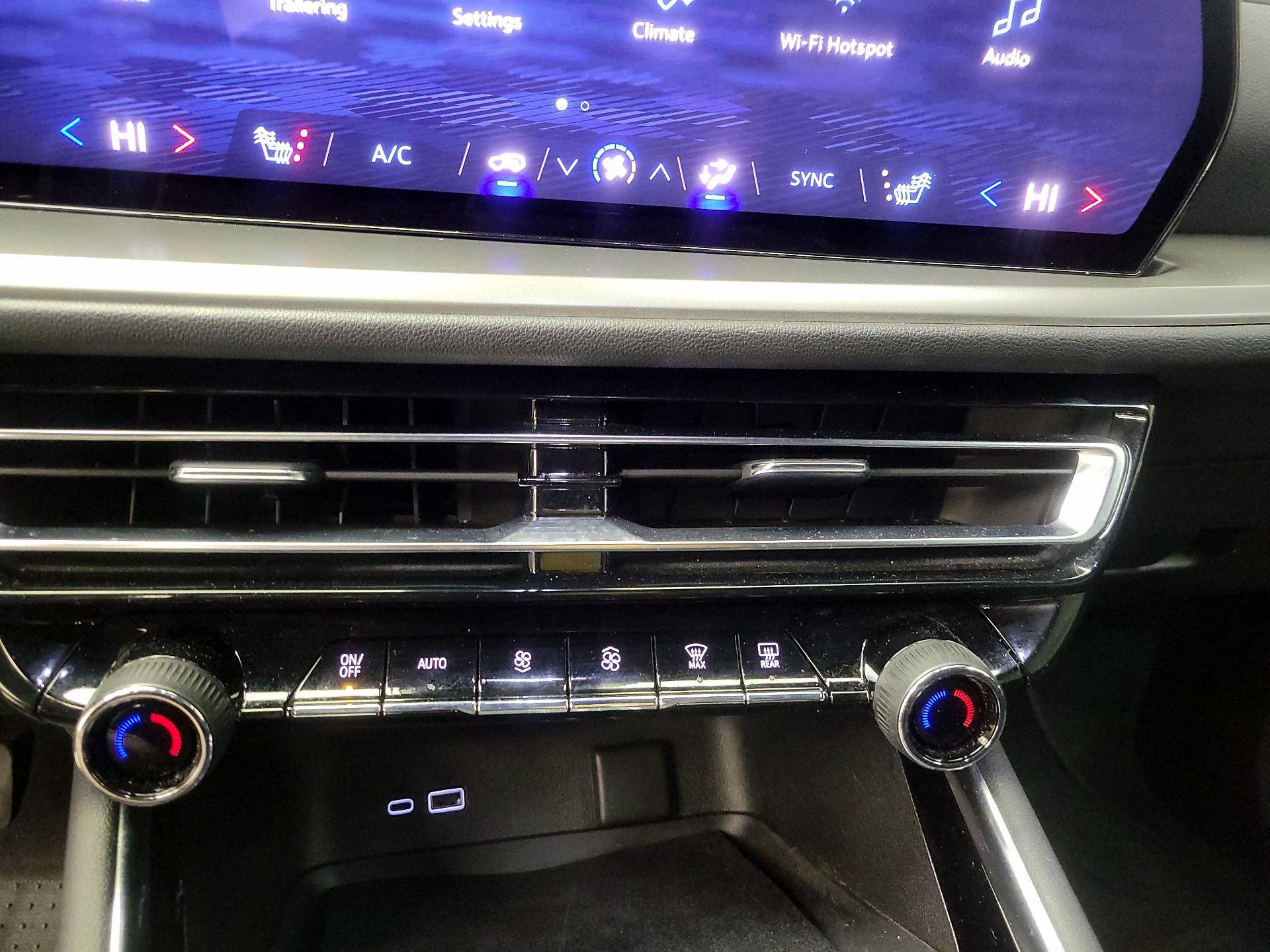 Thumbnail: 2025 Chevrolet Traverse - 16