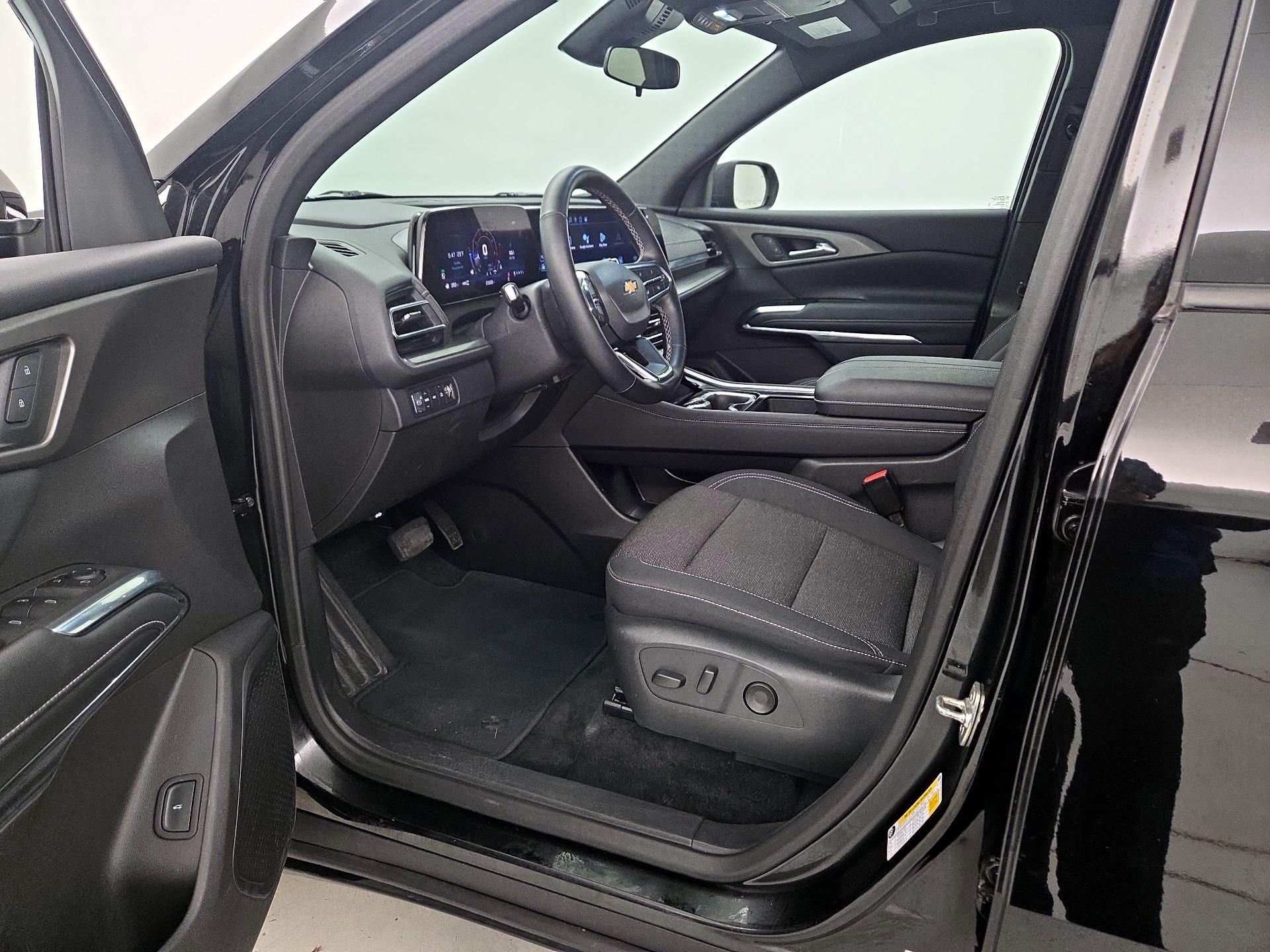 Thumbnail: 2025 Chevrolet Traverse - 11