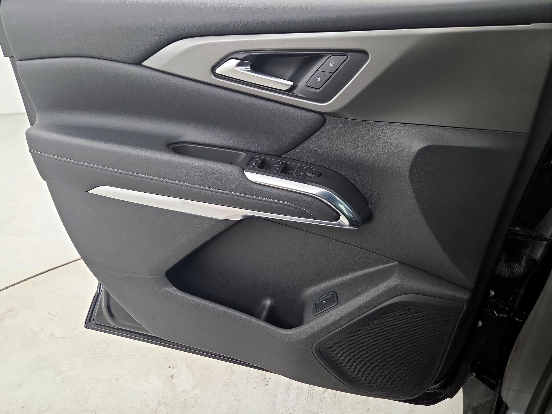 Thumbnail: 2025 Chevrolet Traverse - 12