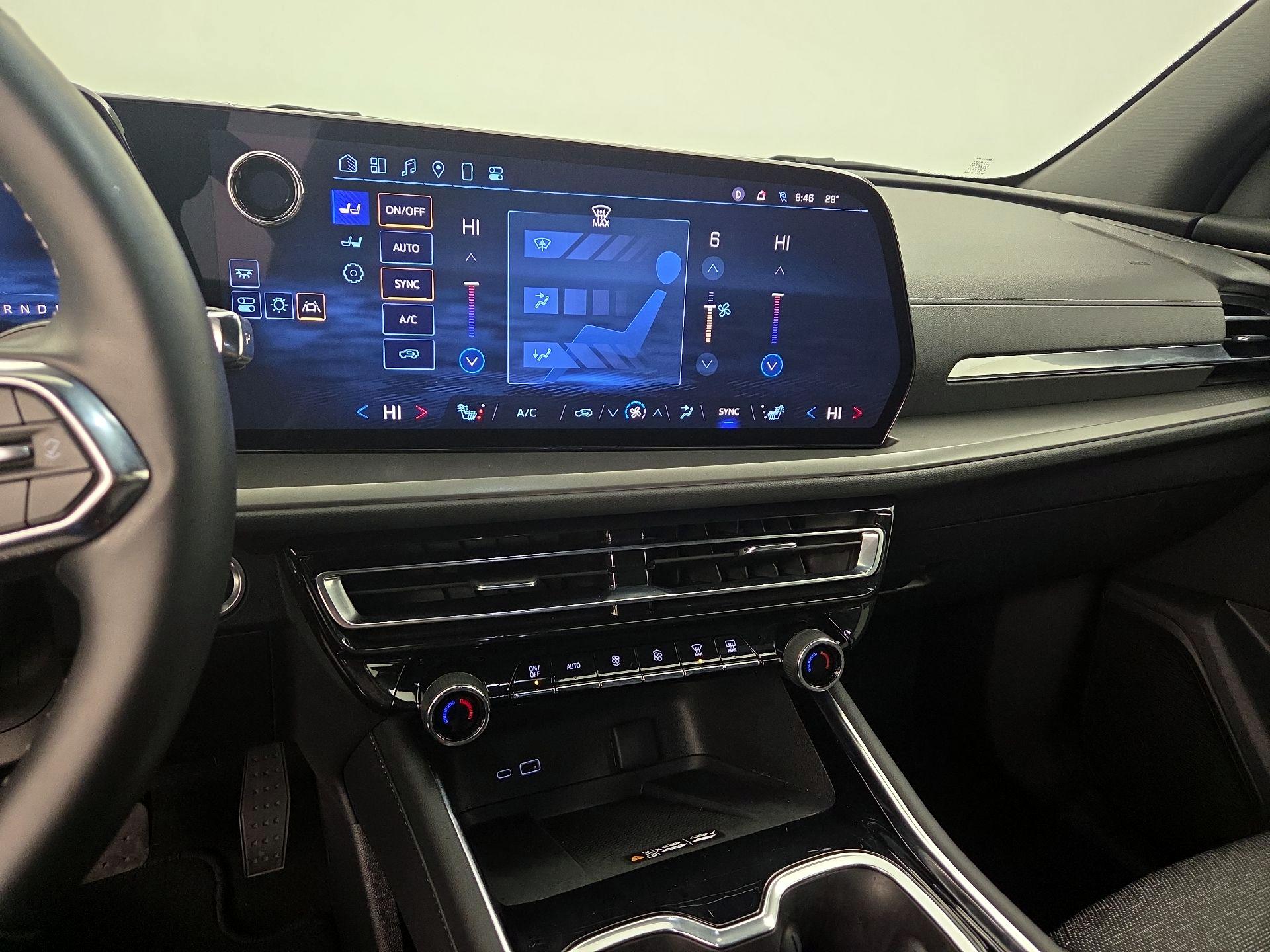 Thumbnail: 2025 Chevrolet Traverse - 16