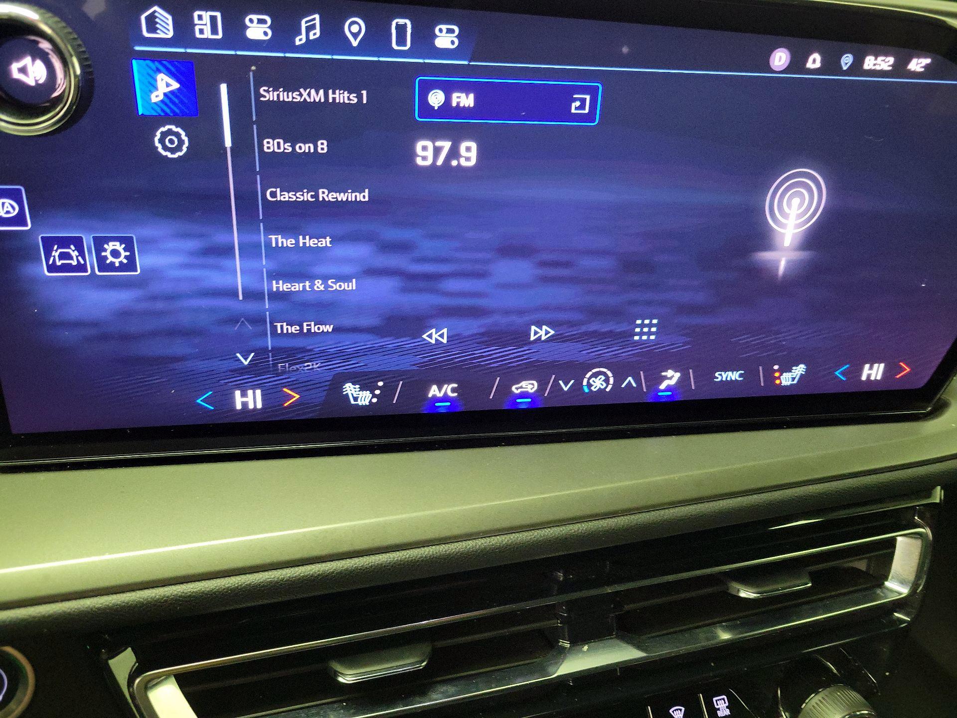 Thumbnail: 2025 Chevrolet Traverse - 16