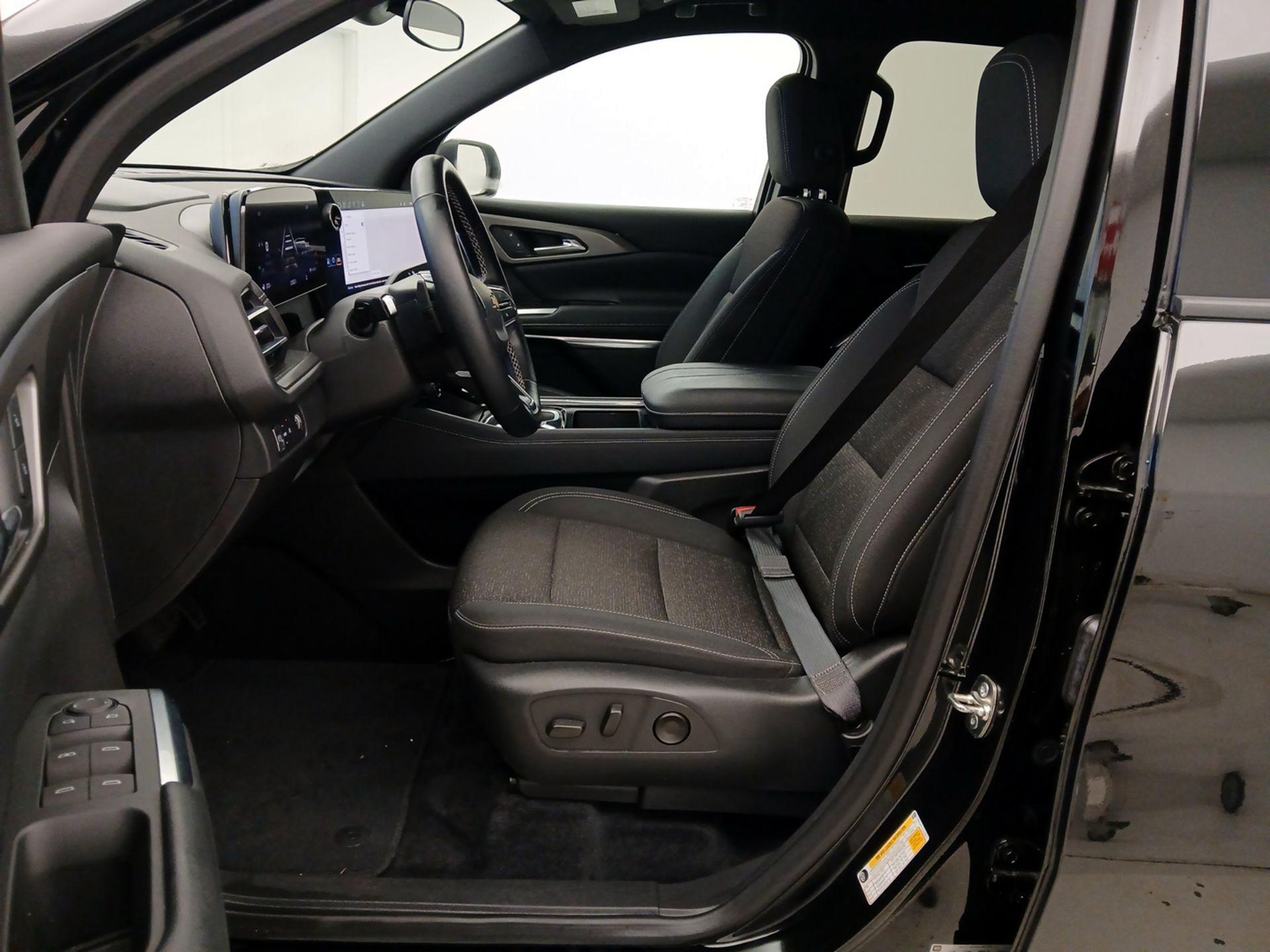 Thumbnail: 2025 Chevrolet Traverse - 11