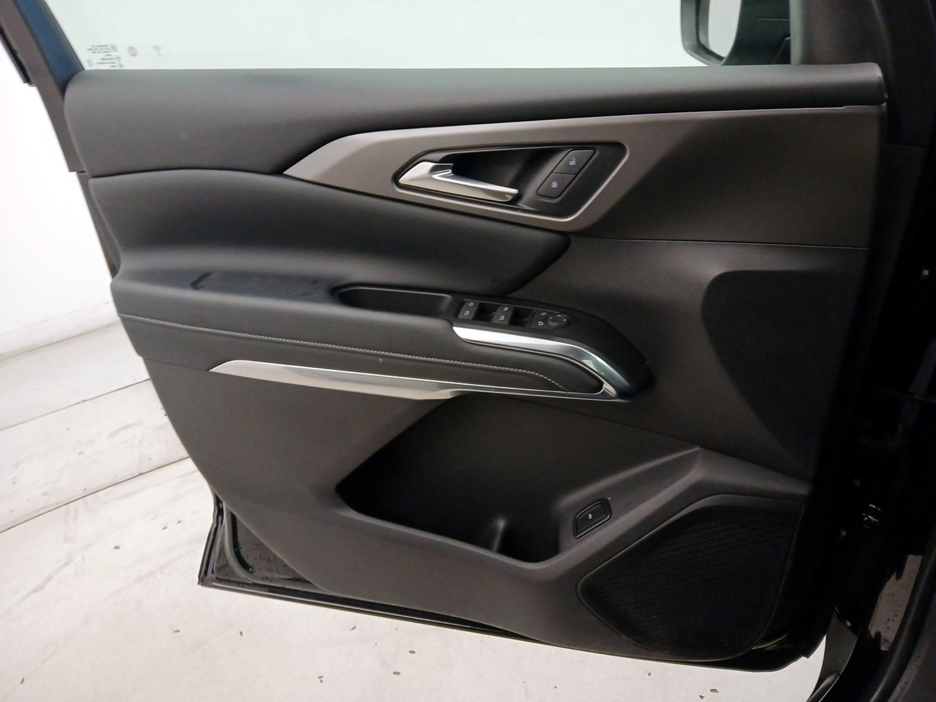 Thumbnail: 2025 Chevrolet Traverse - 12