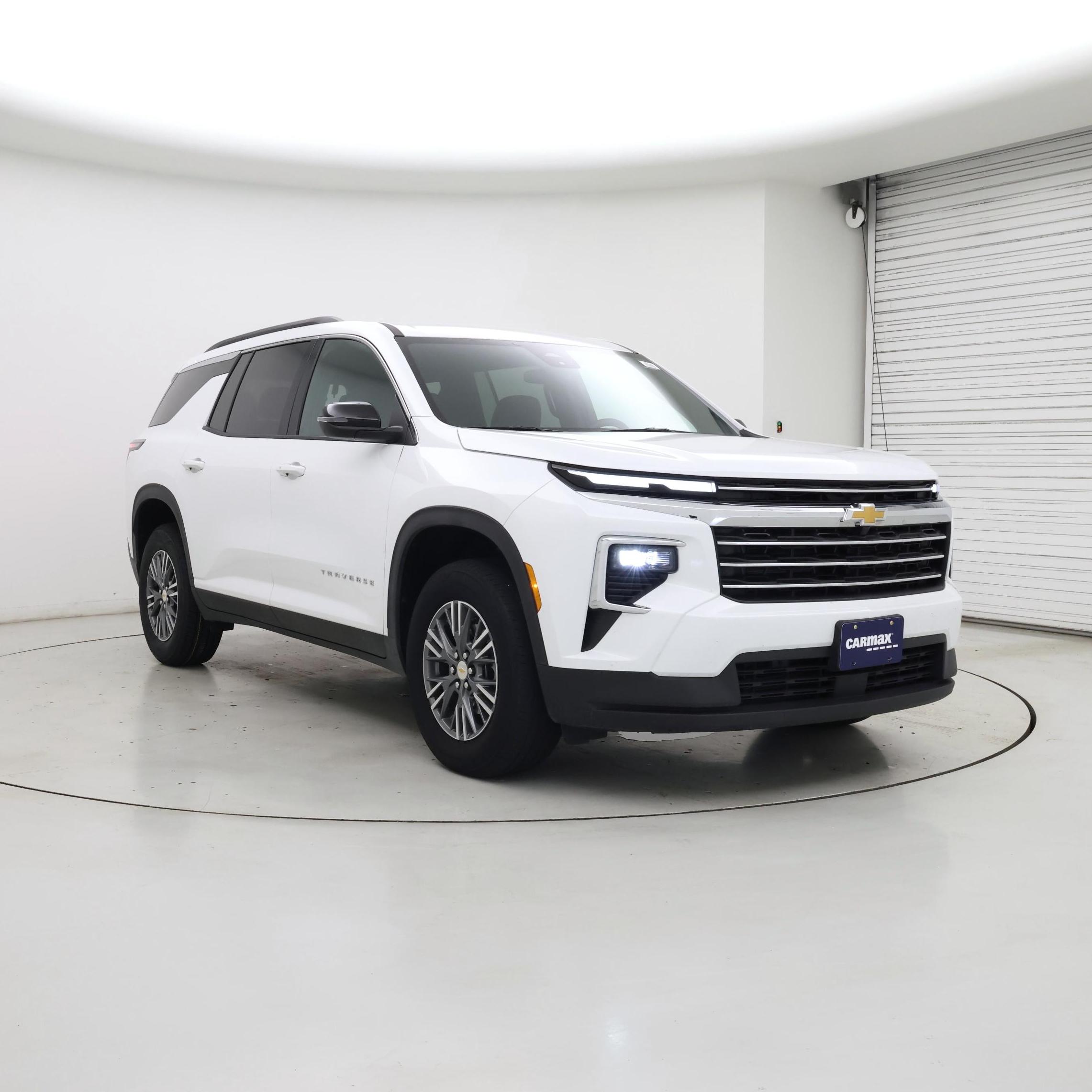 White 2025 Chevrolet Traverse SUV / Crossover Front-Wheel Drive Automatic