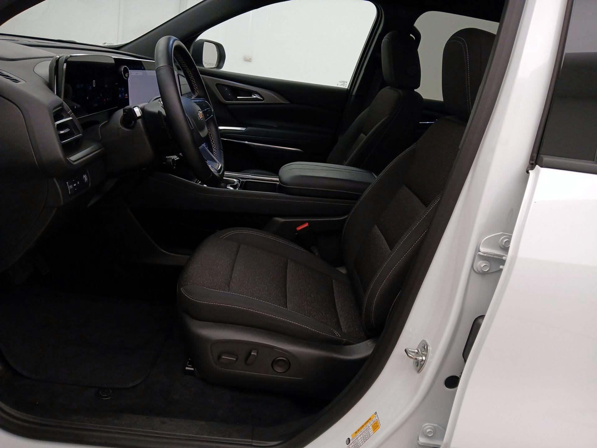 Thumbnail: 2025 Chevrolet Traverse - 11