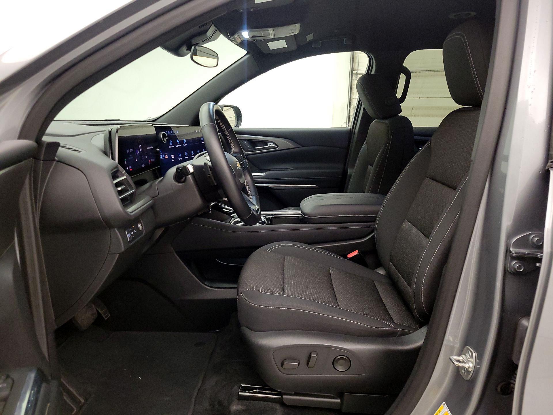 Thumbnail: 2025 Chevrolet Traverse - 11