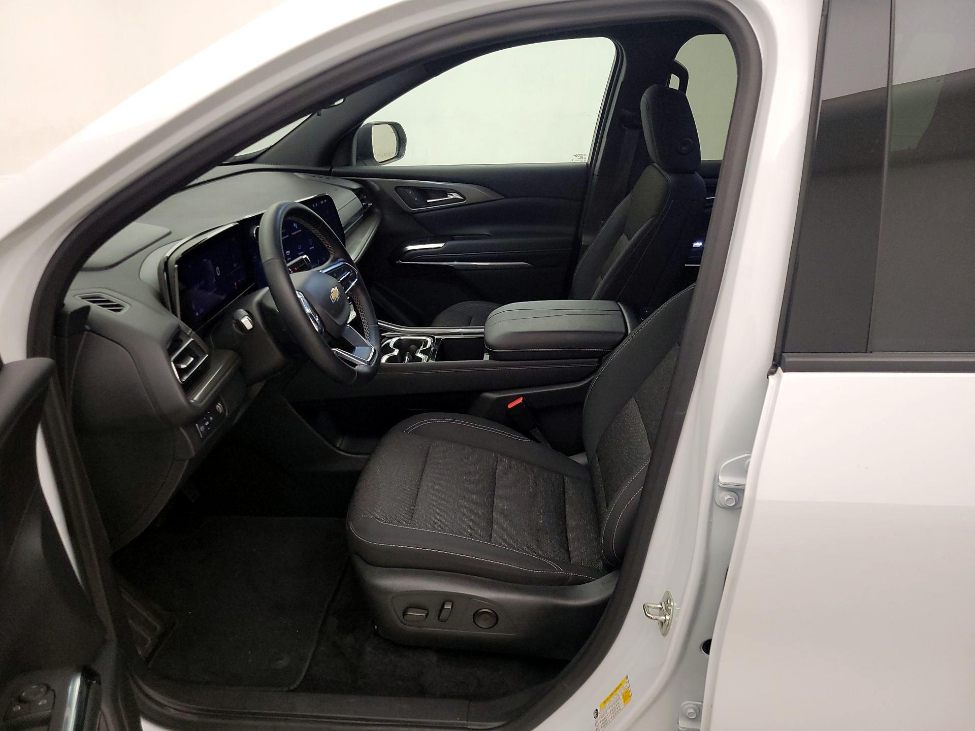 Thumbnail: 2025 Chevrolet Traverse - 11