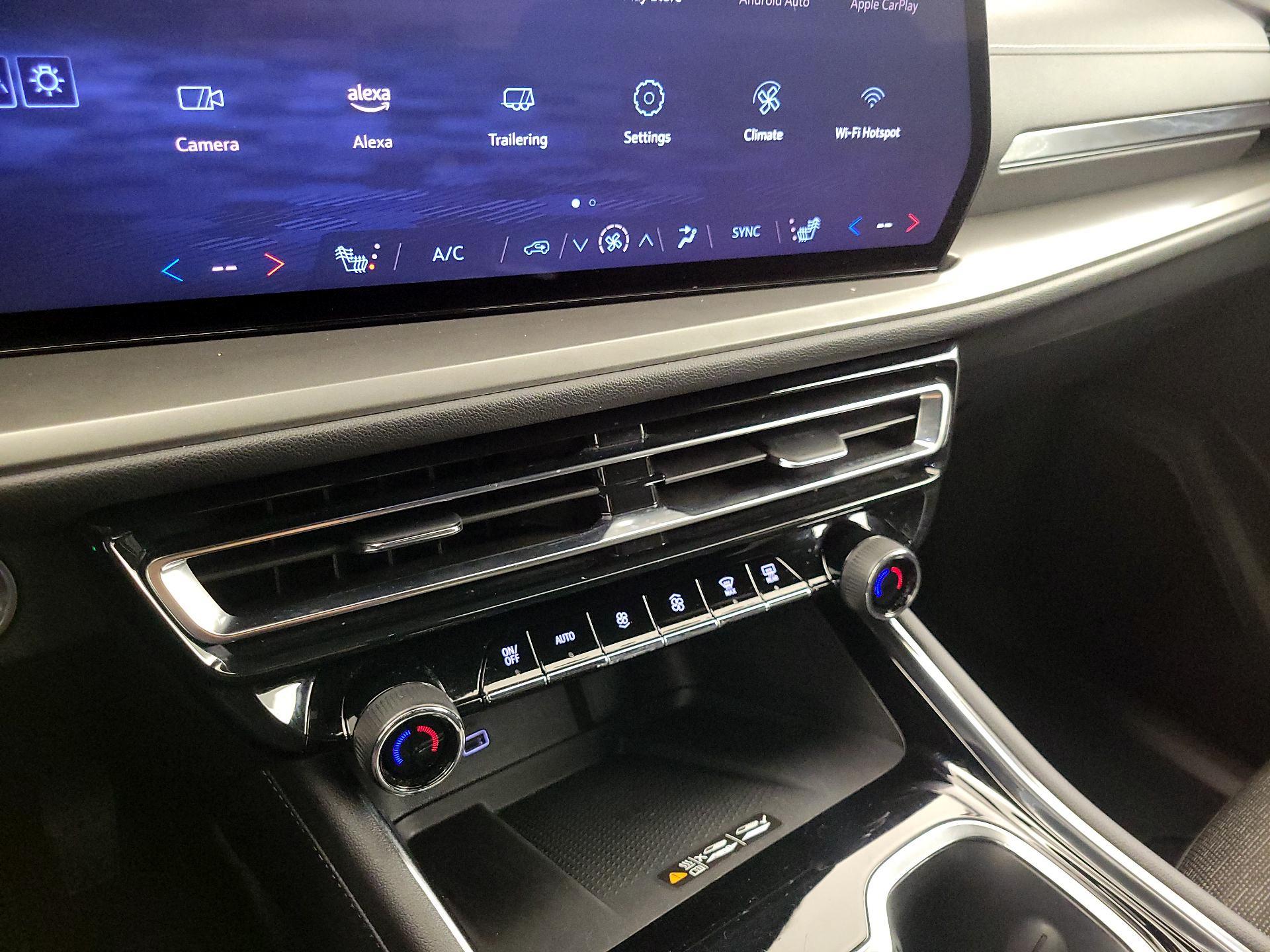 Thumbnail: 2025 Chevrolet Traverse - 16