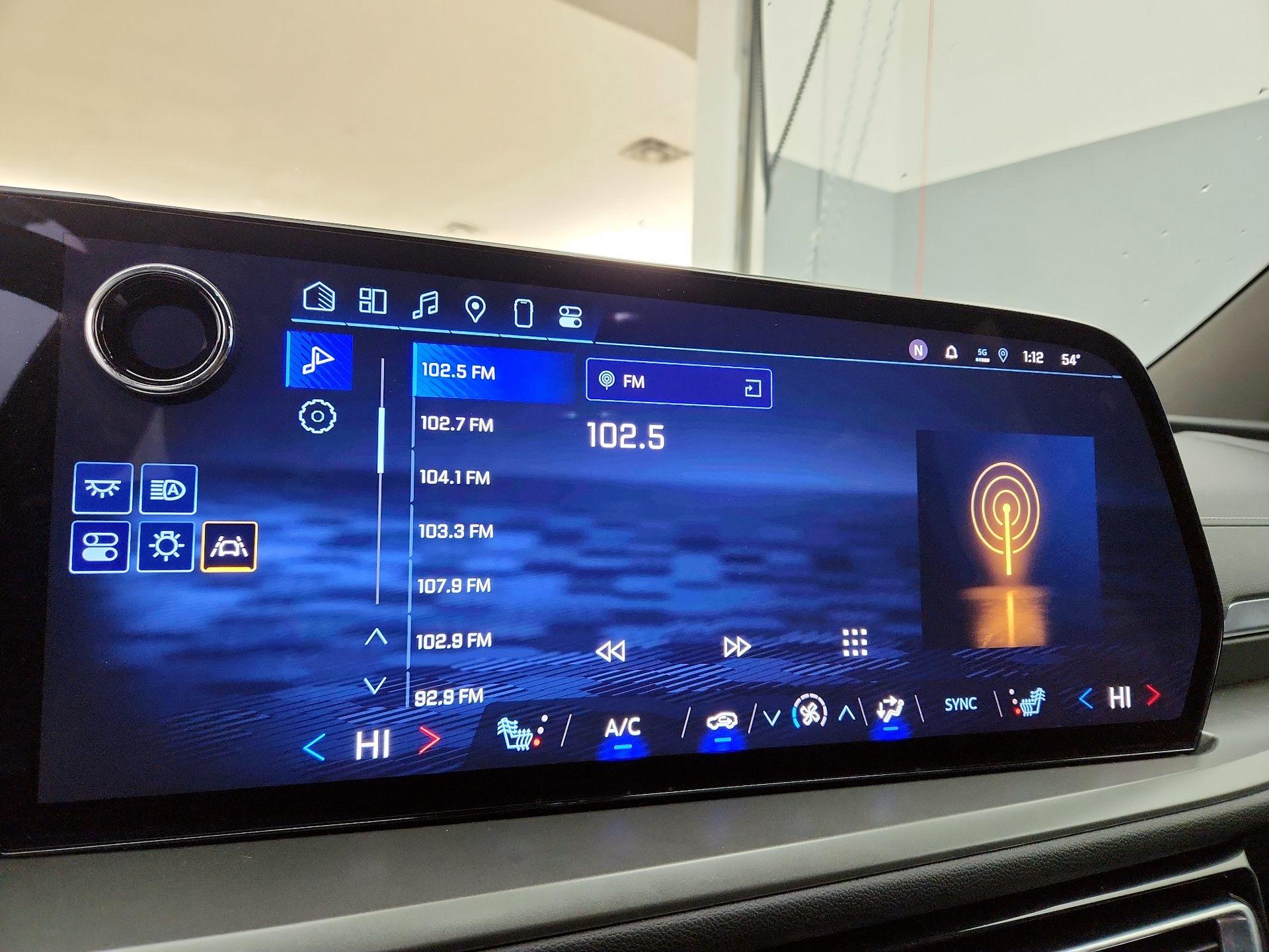 Thumbnail: 2025 Chevrolet Traverse - 16