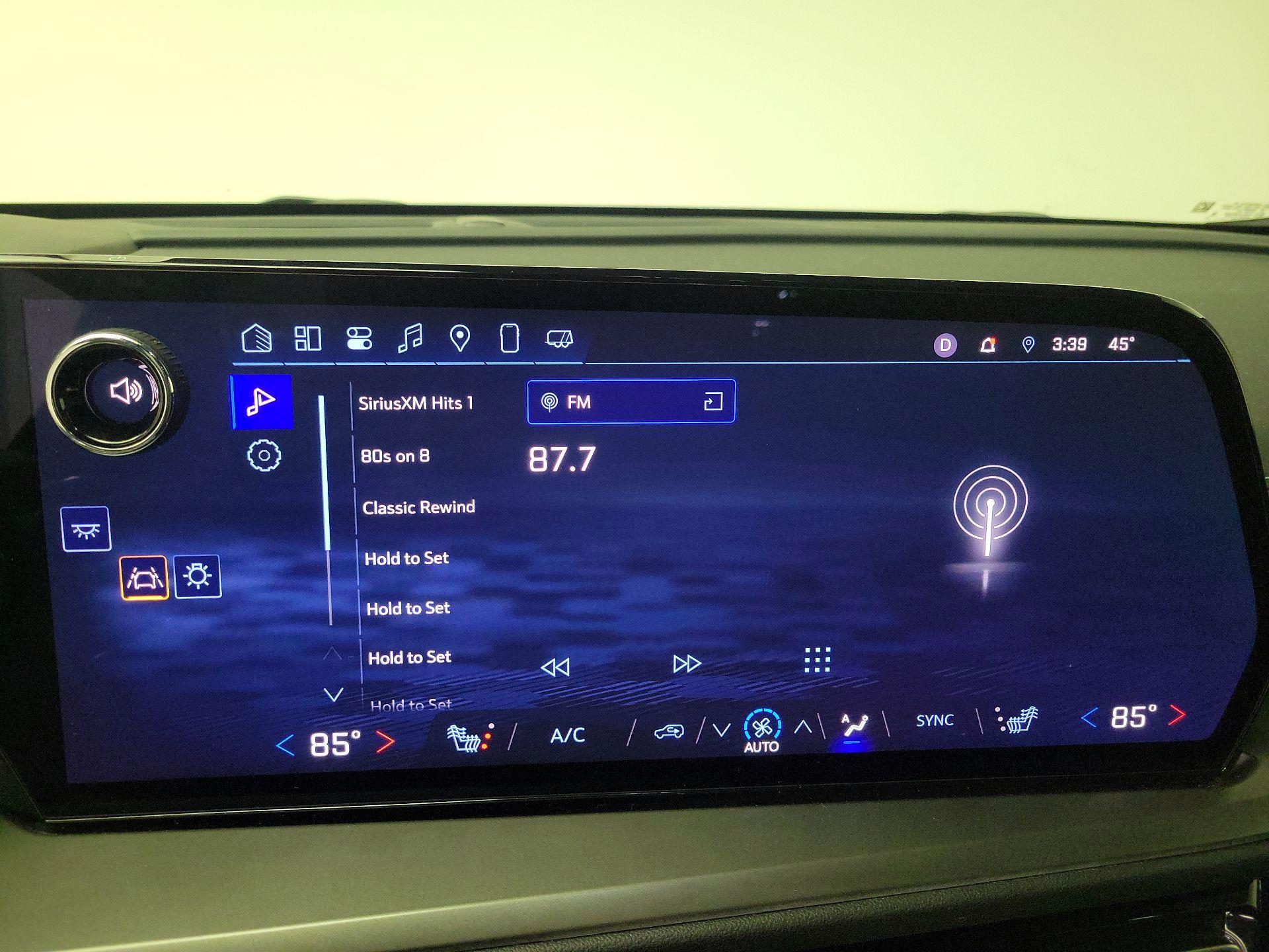 Thumbnail: 2025 Chevrolet Traverse - 15