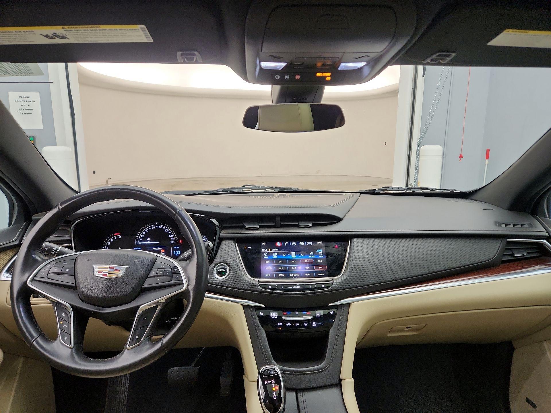 Thumbnail: 2017 Cadillac XT5 - 9