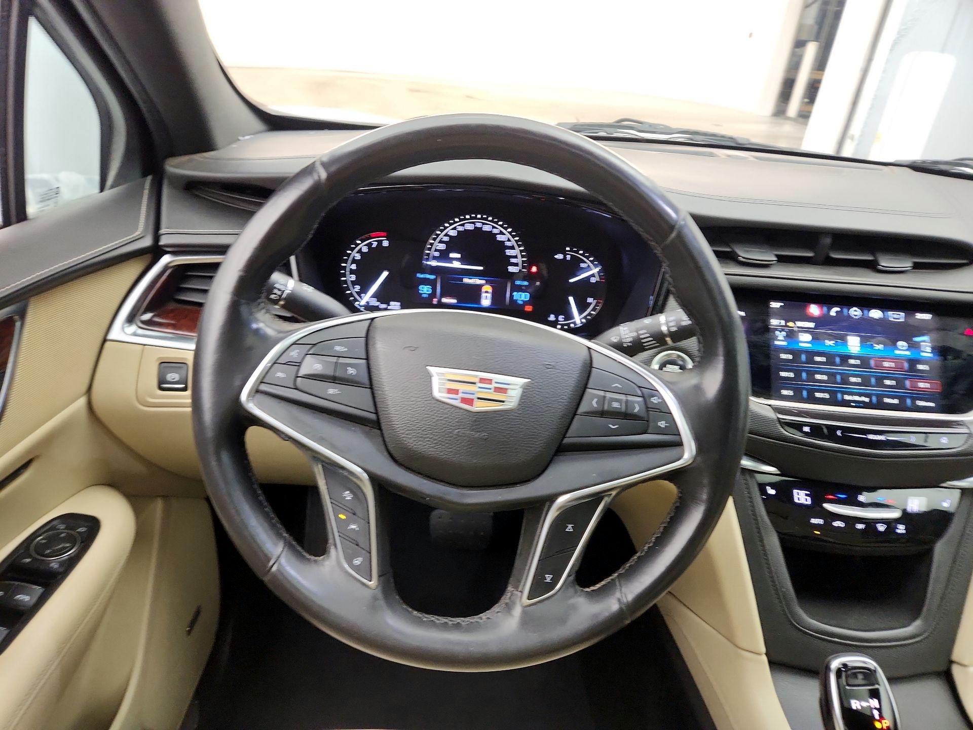 Thumbnail: 2017 Cadillac XT5 - 10