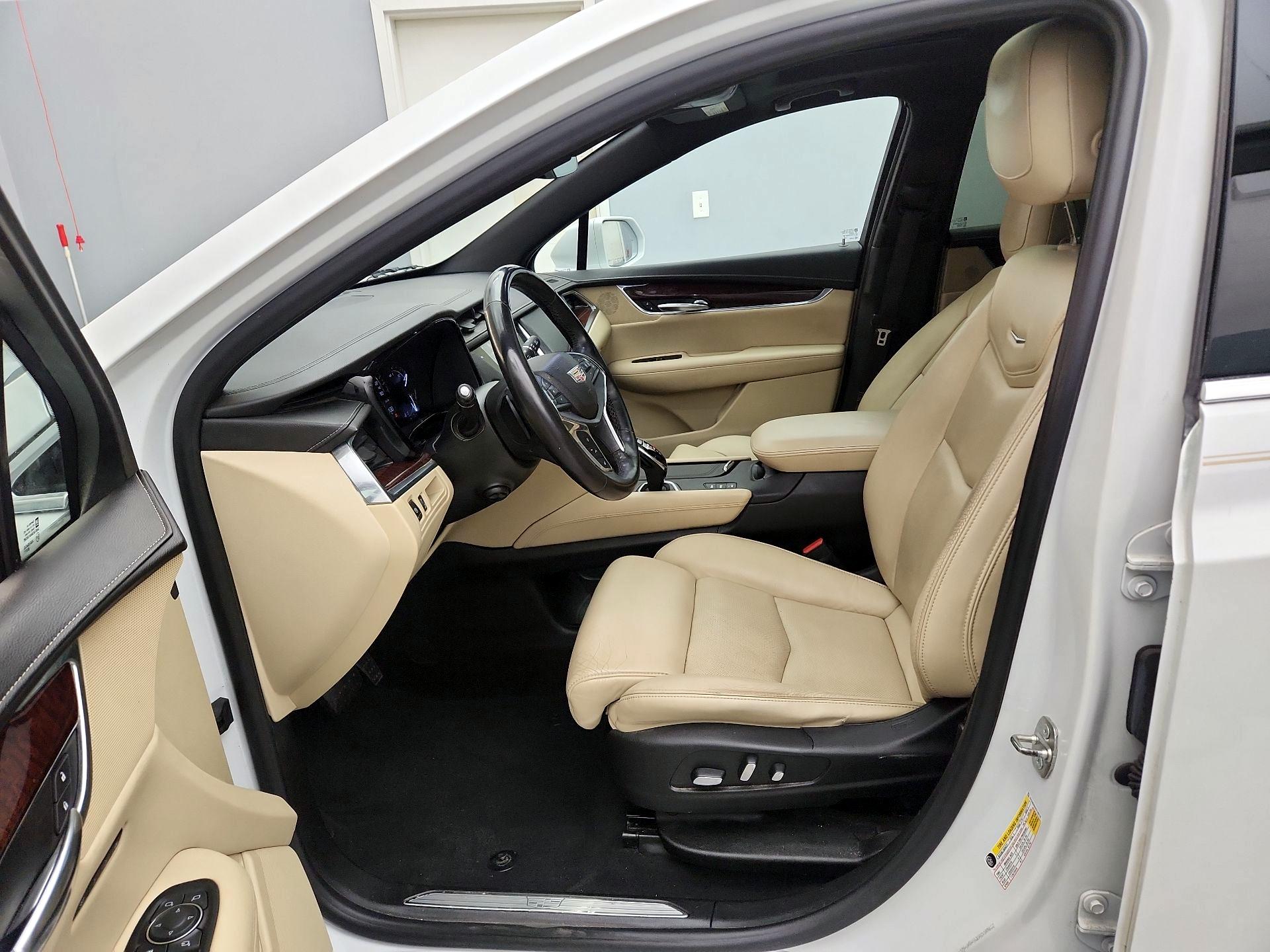 Thumbnail: 2017 Cadillac XT5 - 11