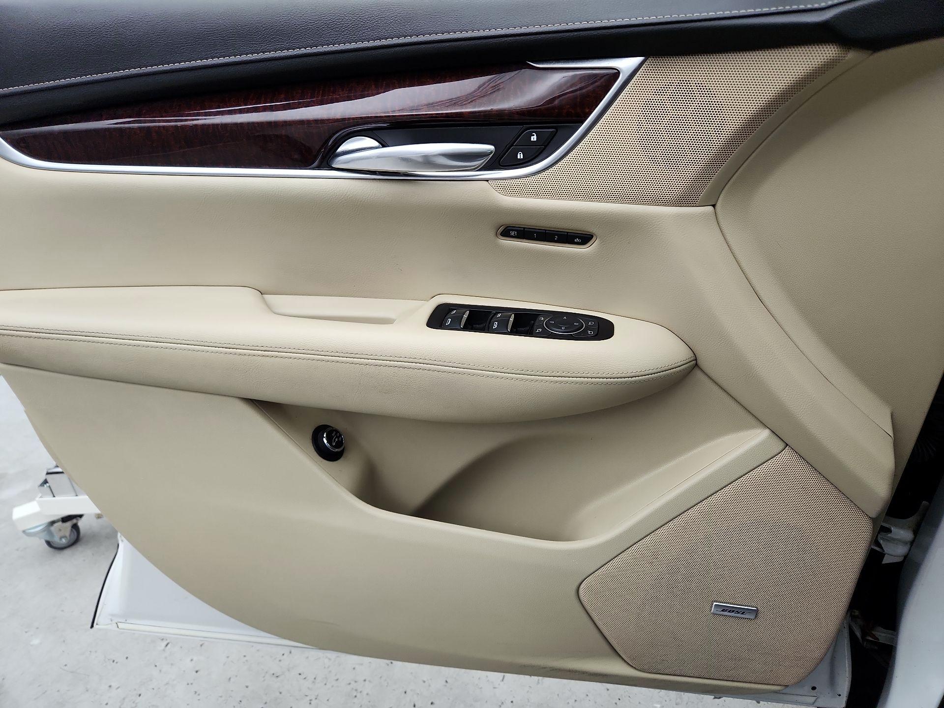 Thumbnail: 2017 Cadillac XT5 - 12