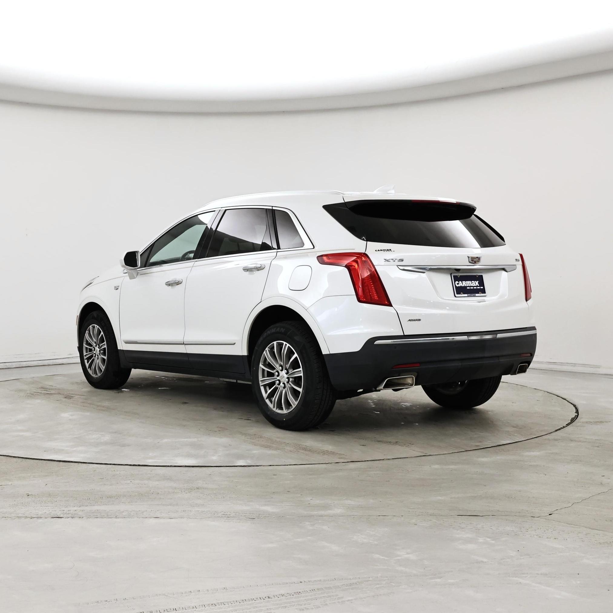 Thumbnail: 2017 Cadillac XT5 - 2