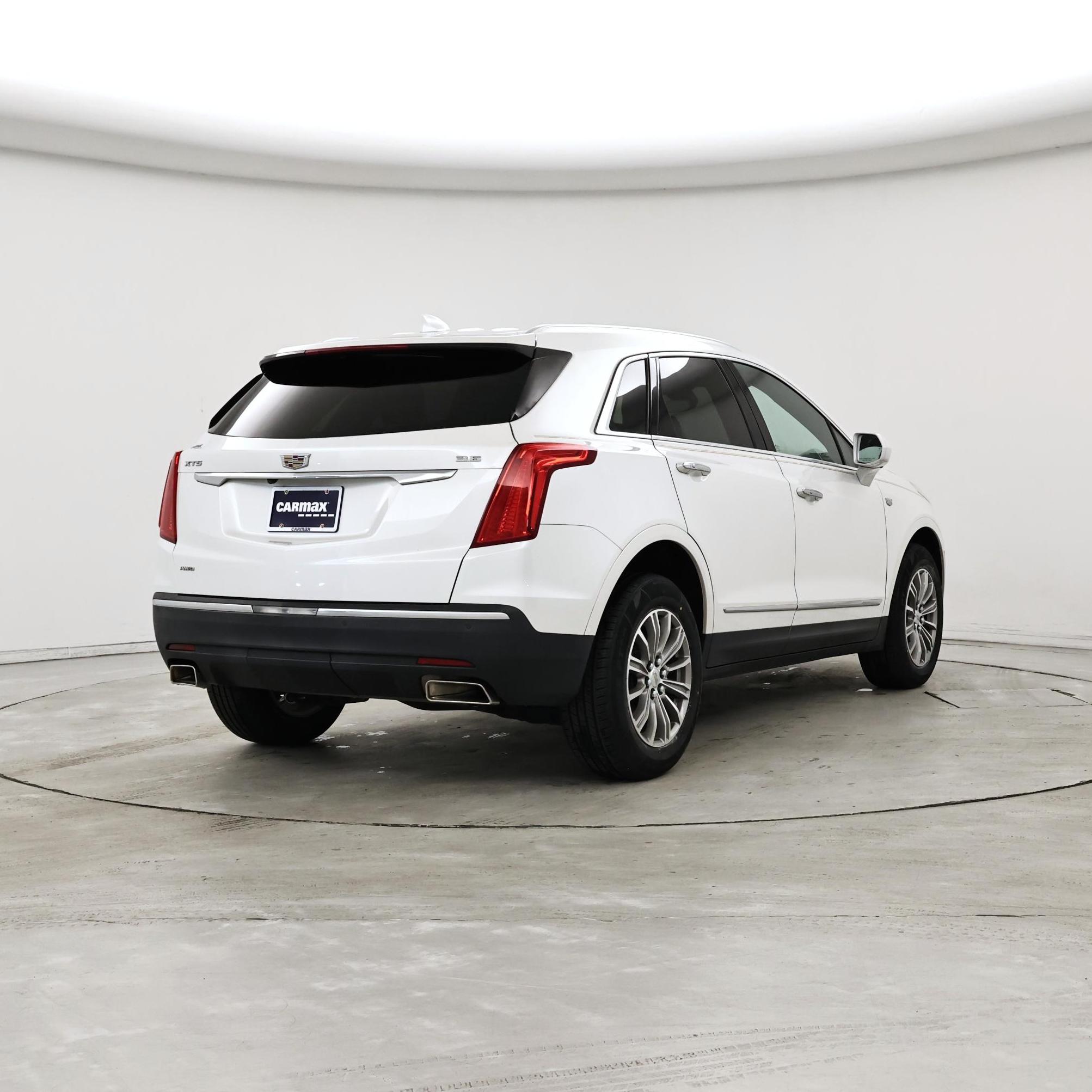 Thumbnail: 2017 Cadillac XT5 - 8