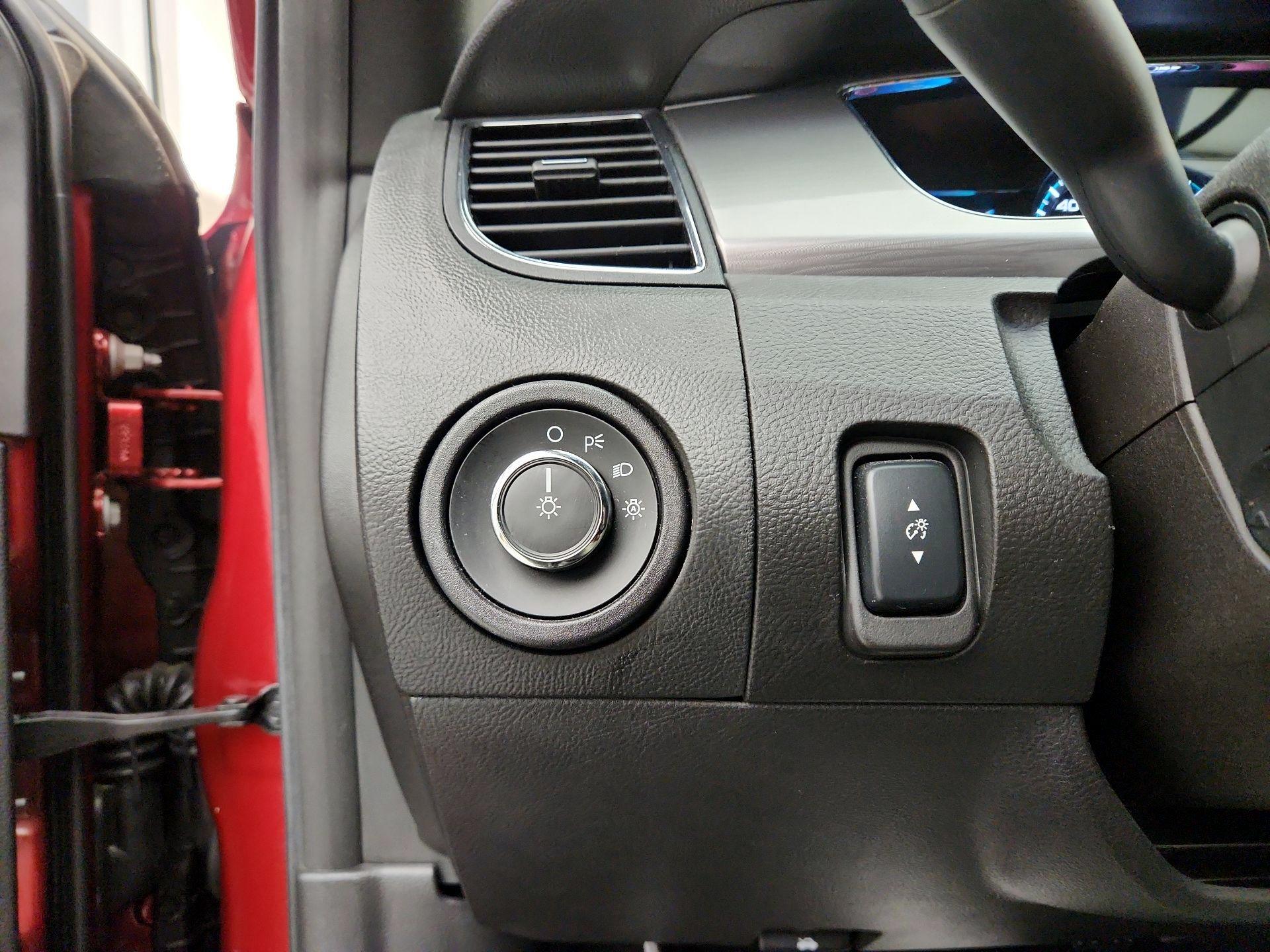 Thumbnail: 2015 Ford Taurus - 13