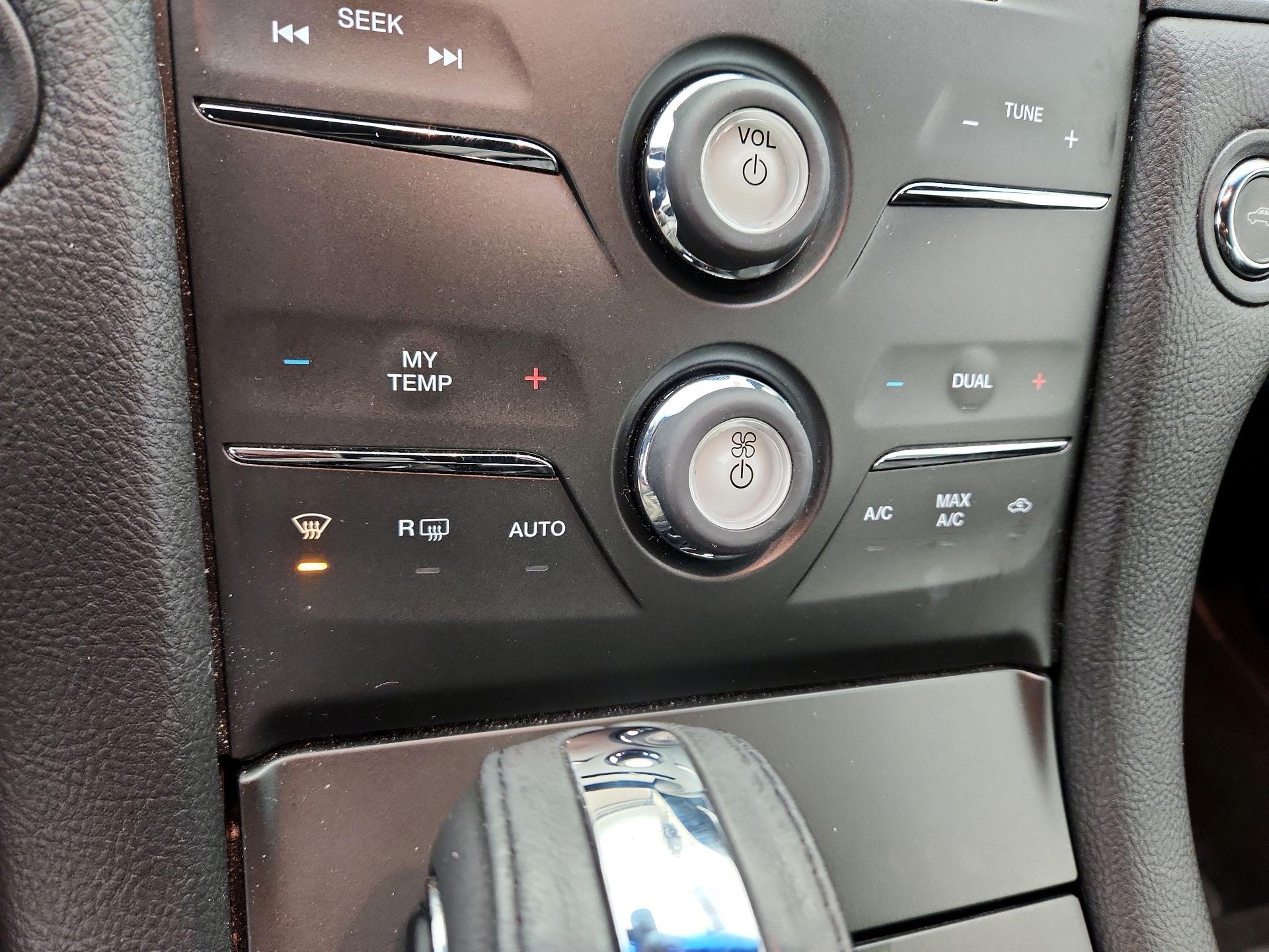 Thumbnail: 2015 Ford Taurus - 16