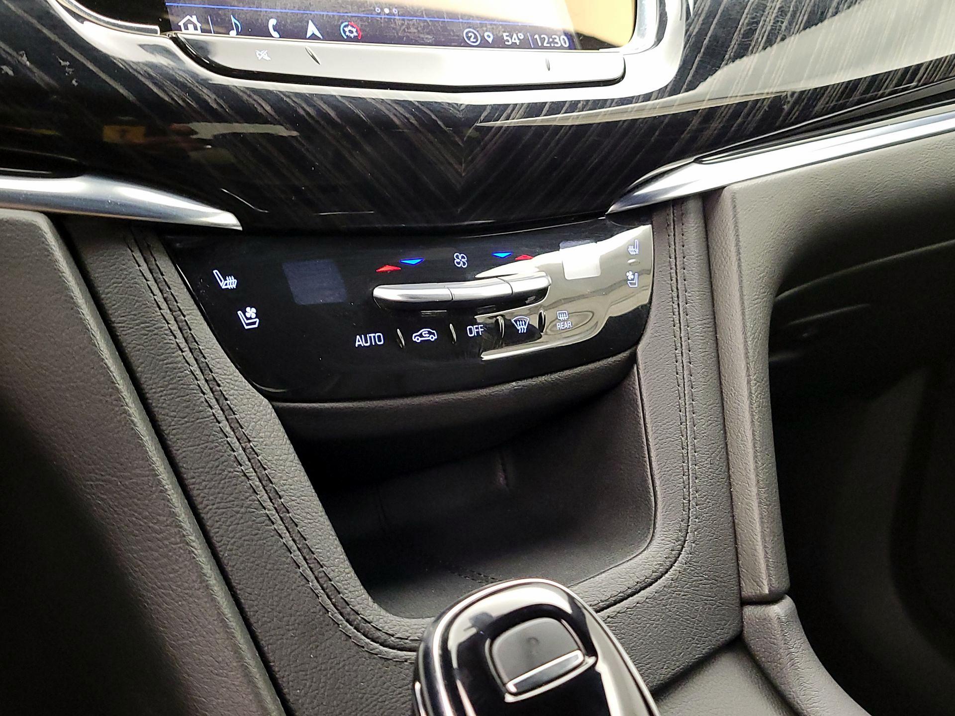 Thumbnail: 2025 Cadillac XT6 - 17