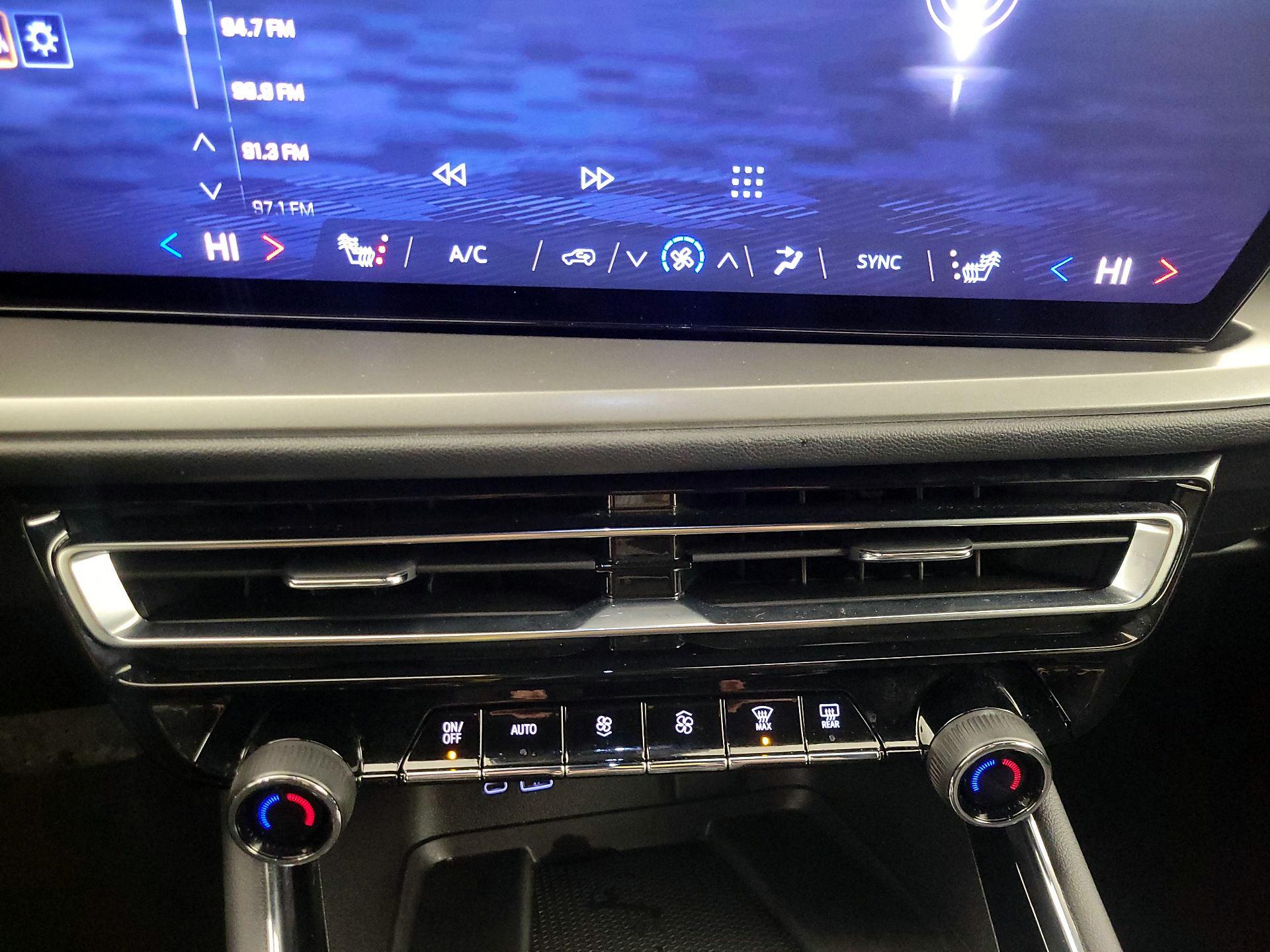 Thumbnail: 2025 Chevrolet Traverse - 17