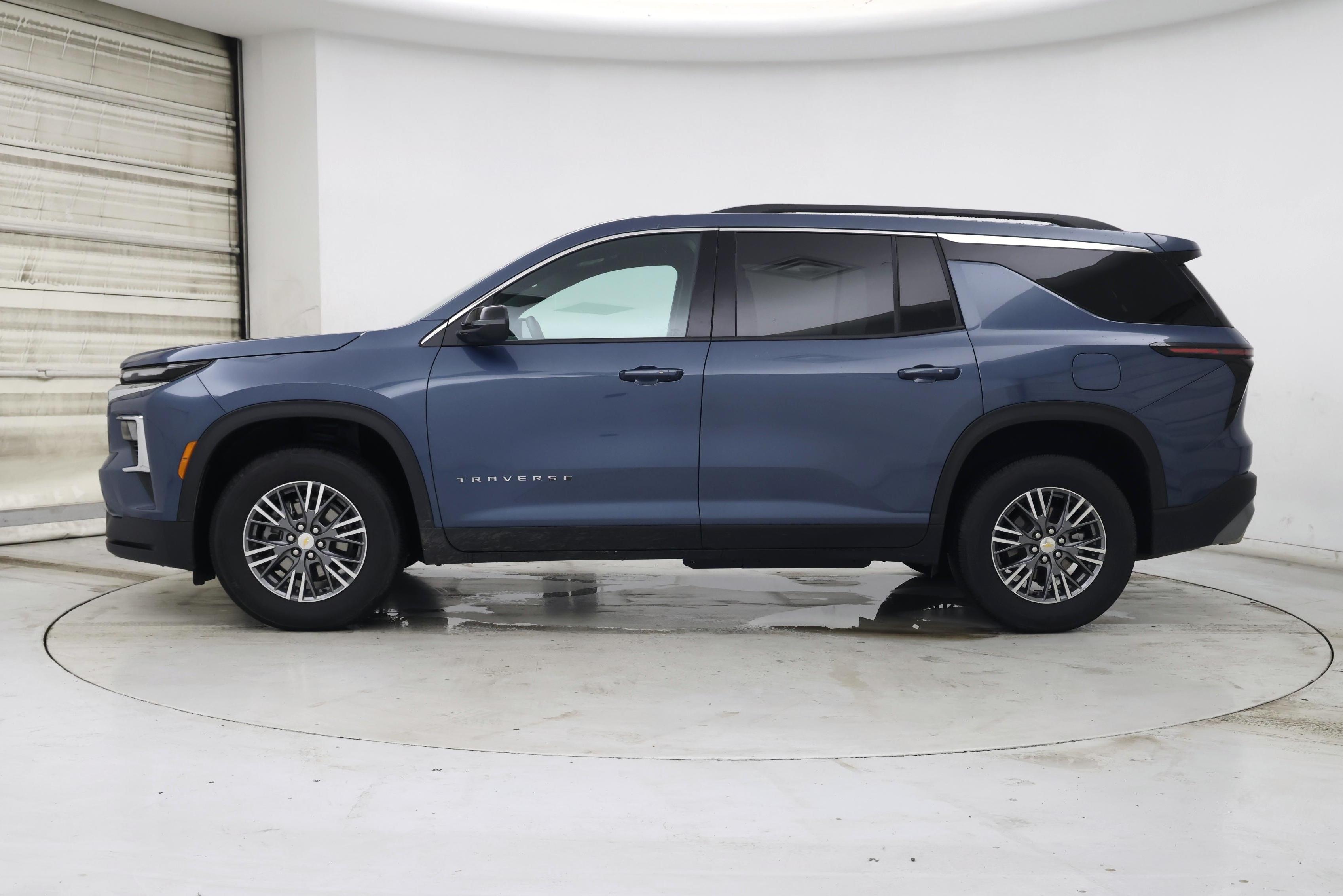 Thumbnail: 2025 Chevrolet Traverse - 3