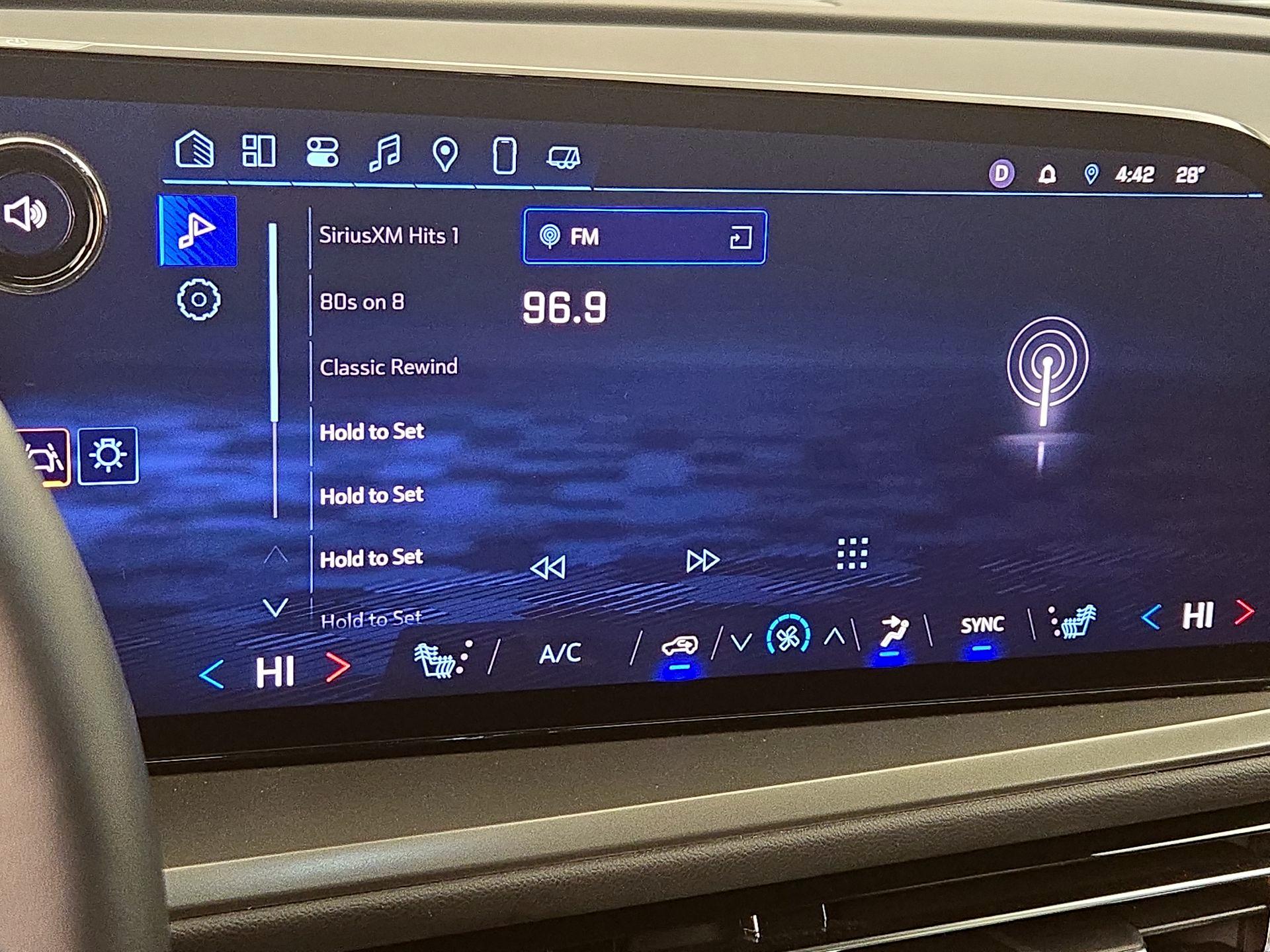 Thumbnail: 2025 Chevrolet Traverse - 15