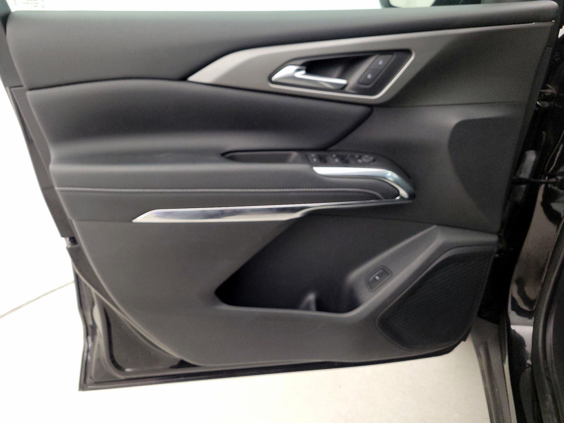 Thumbnail: 2025 Chevrolet Traverse - 12