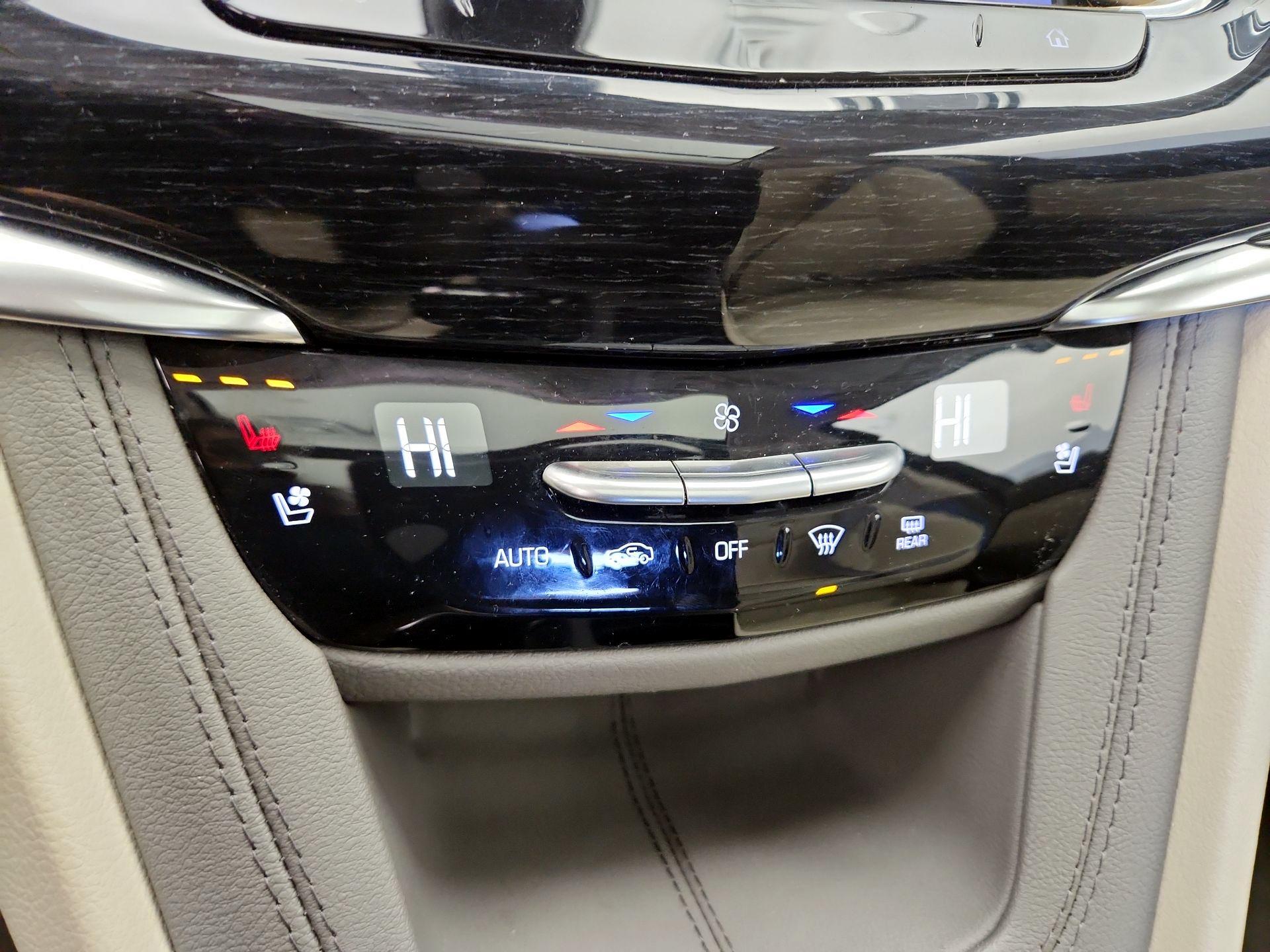 Thumbnail: 2025 Cadillac XT6 - 17