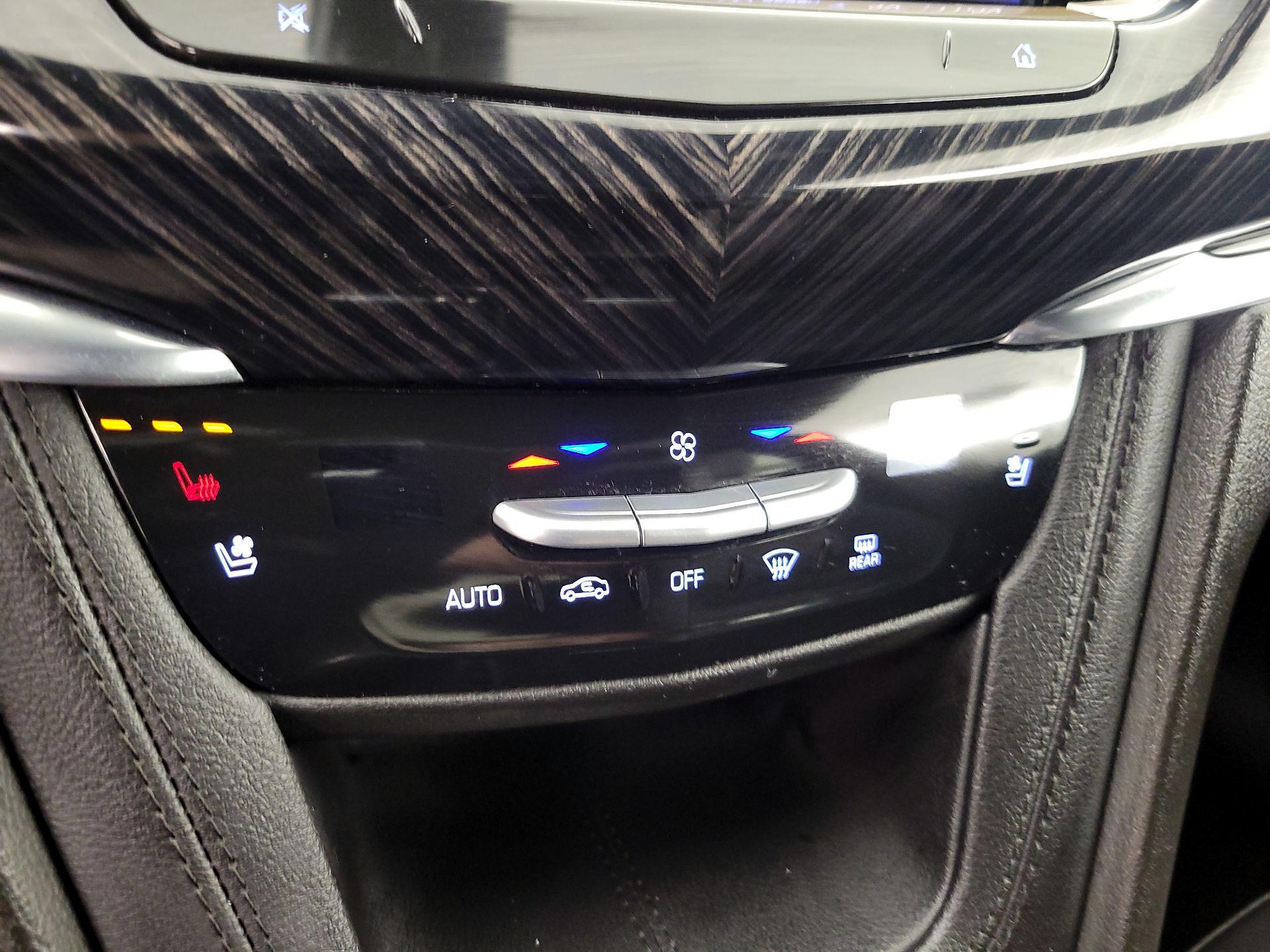 Thumbnail: 2025 Cadillac XT6 - 17