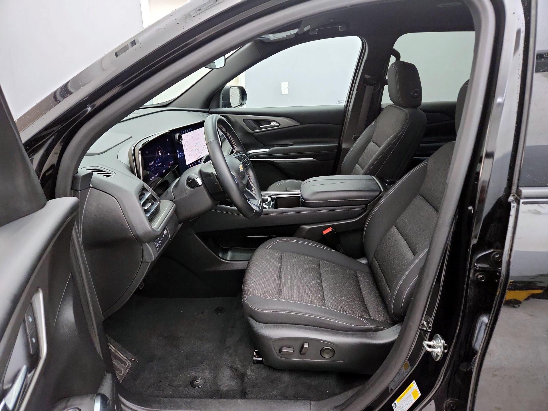 Thumbnail: 2025 Chevrolet Traverse - 11