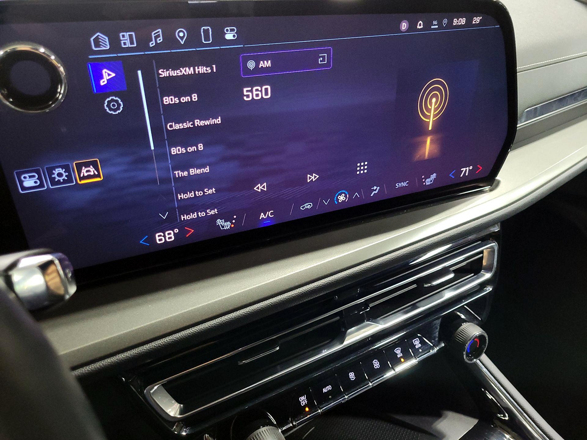 Thumbnail: 2025 Chevrolet Traverse - 16