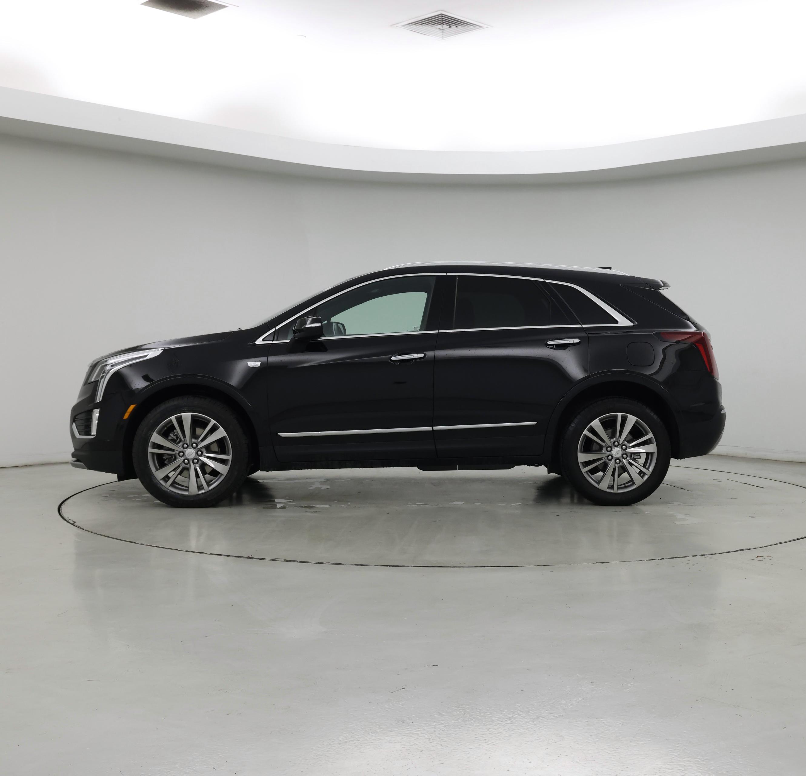 Thumbnail: 2025 Cadillac XT5 - 3